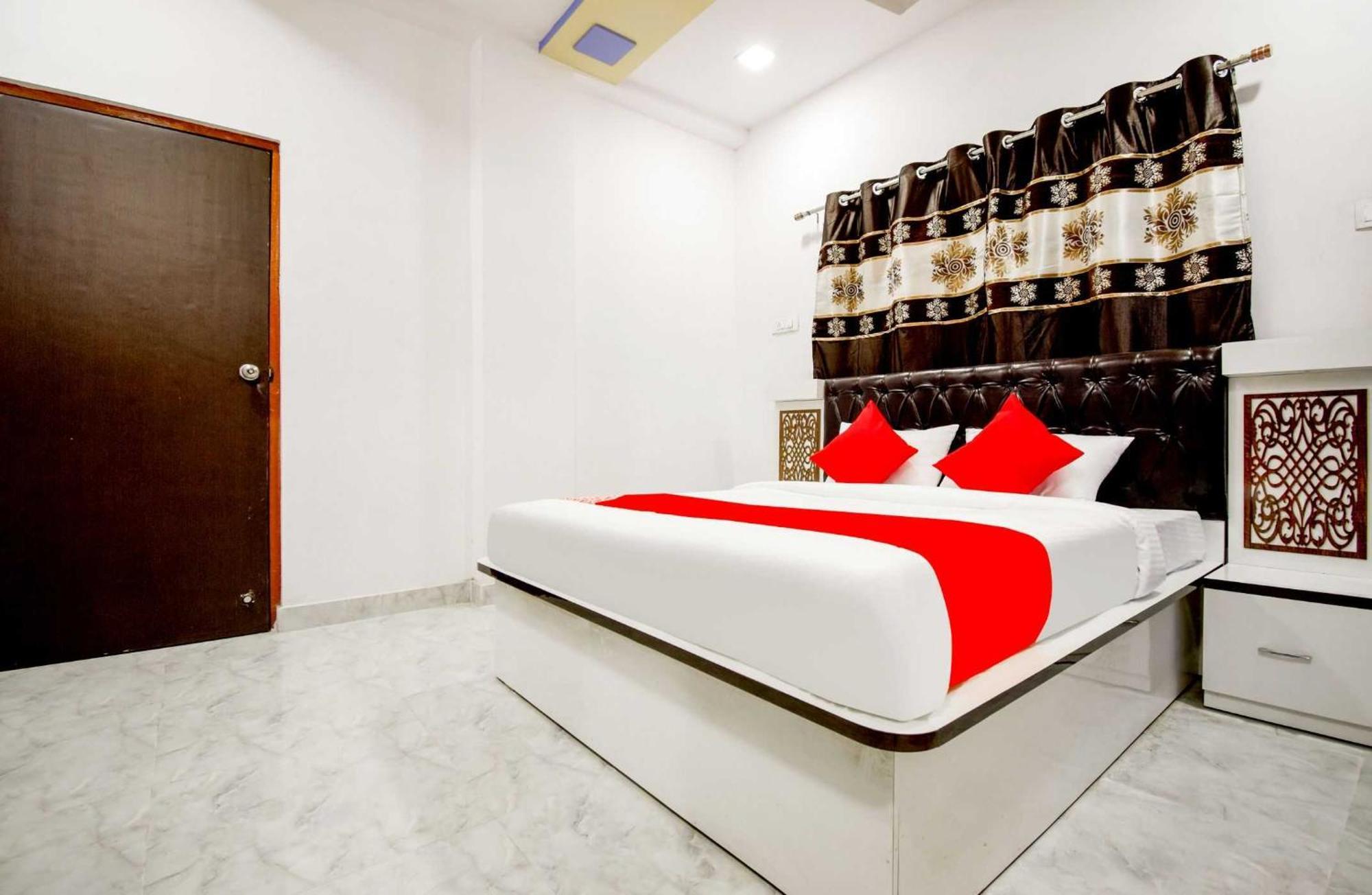 Oyo Flagship Mariyam Service Hotel 3*