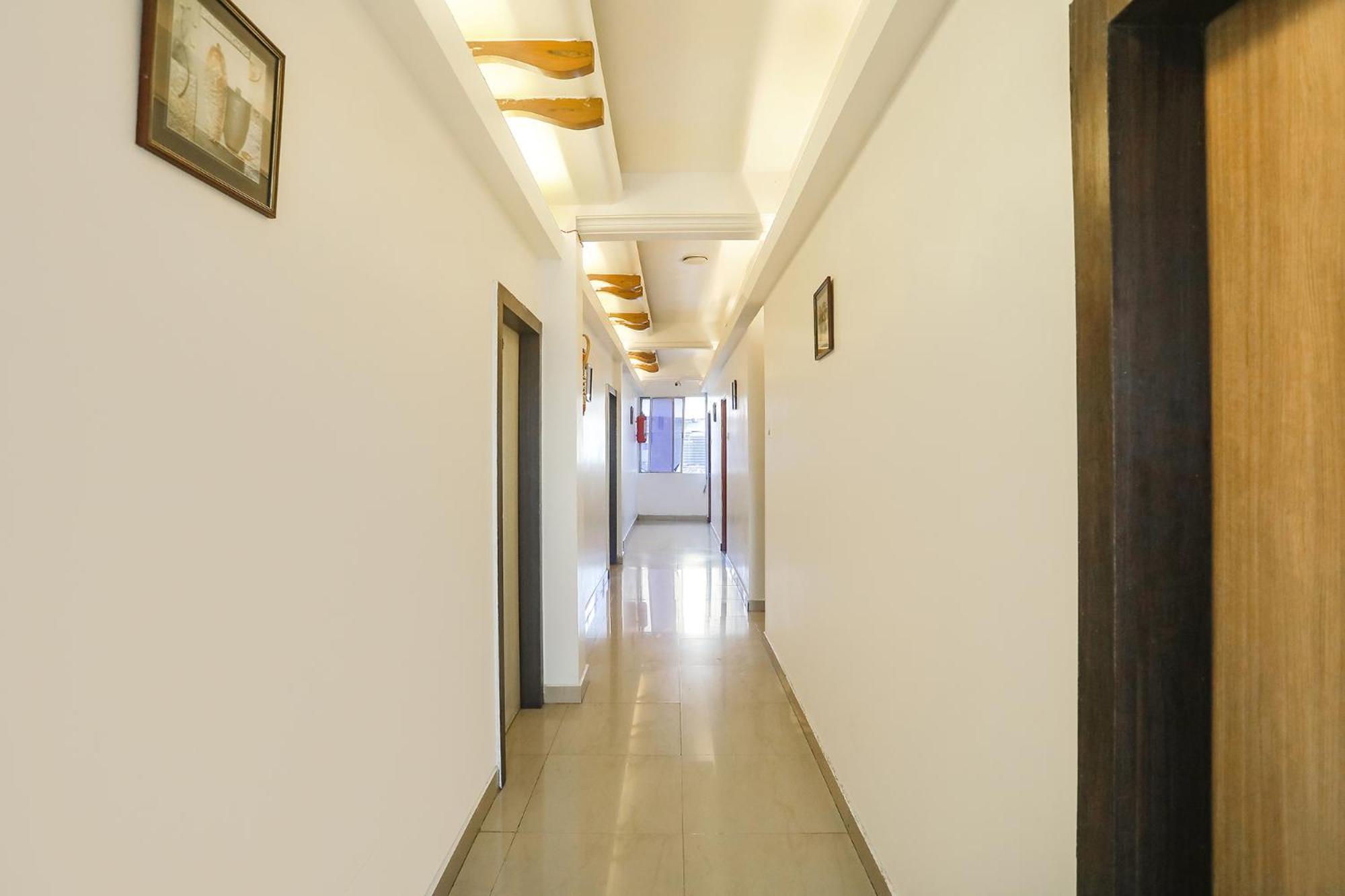 Hotel Fabhotel Vinayak