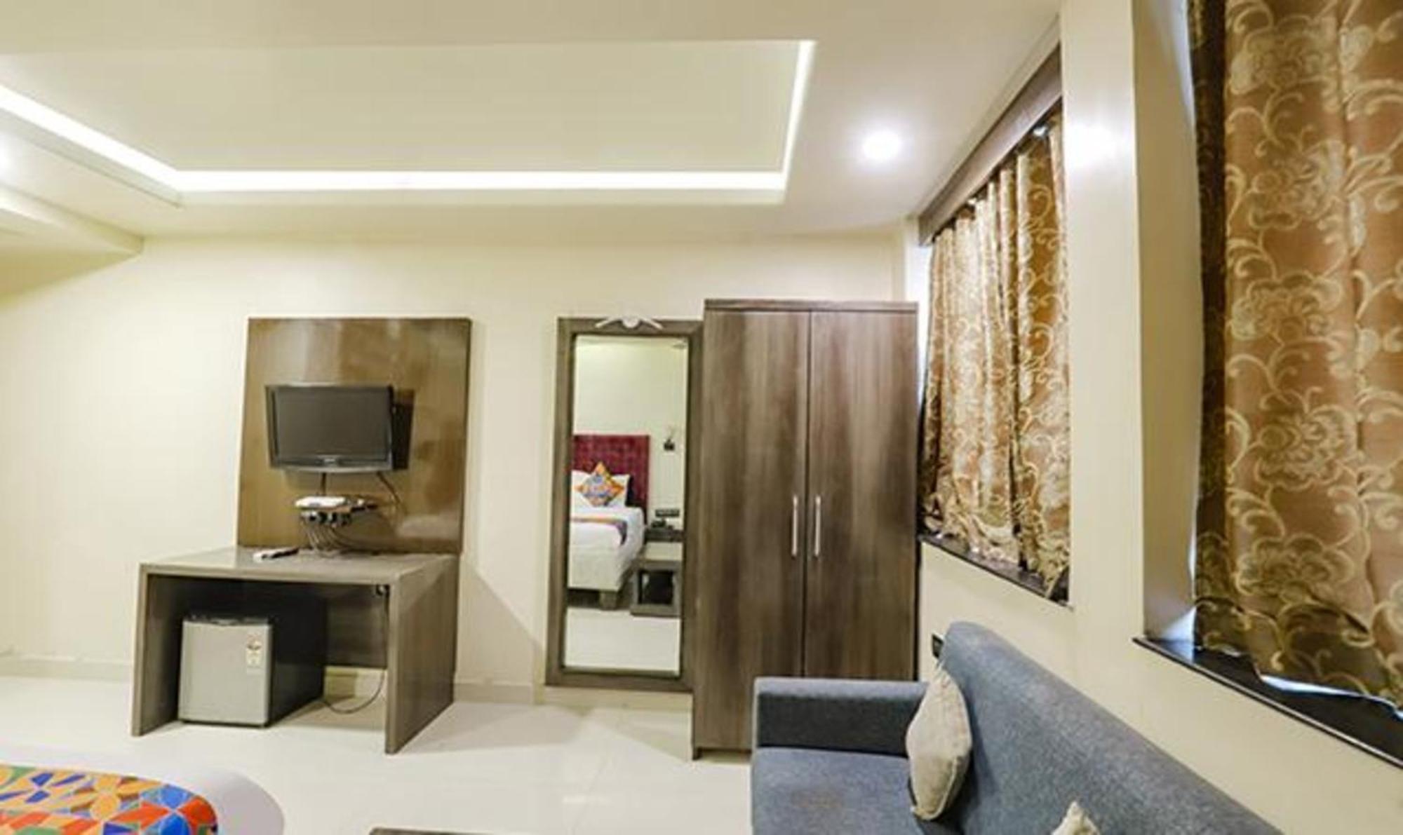 Fabhotel Parashar 3*