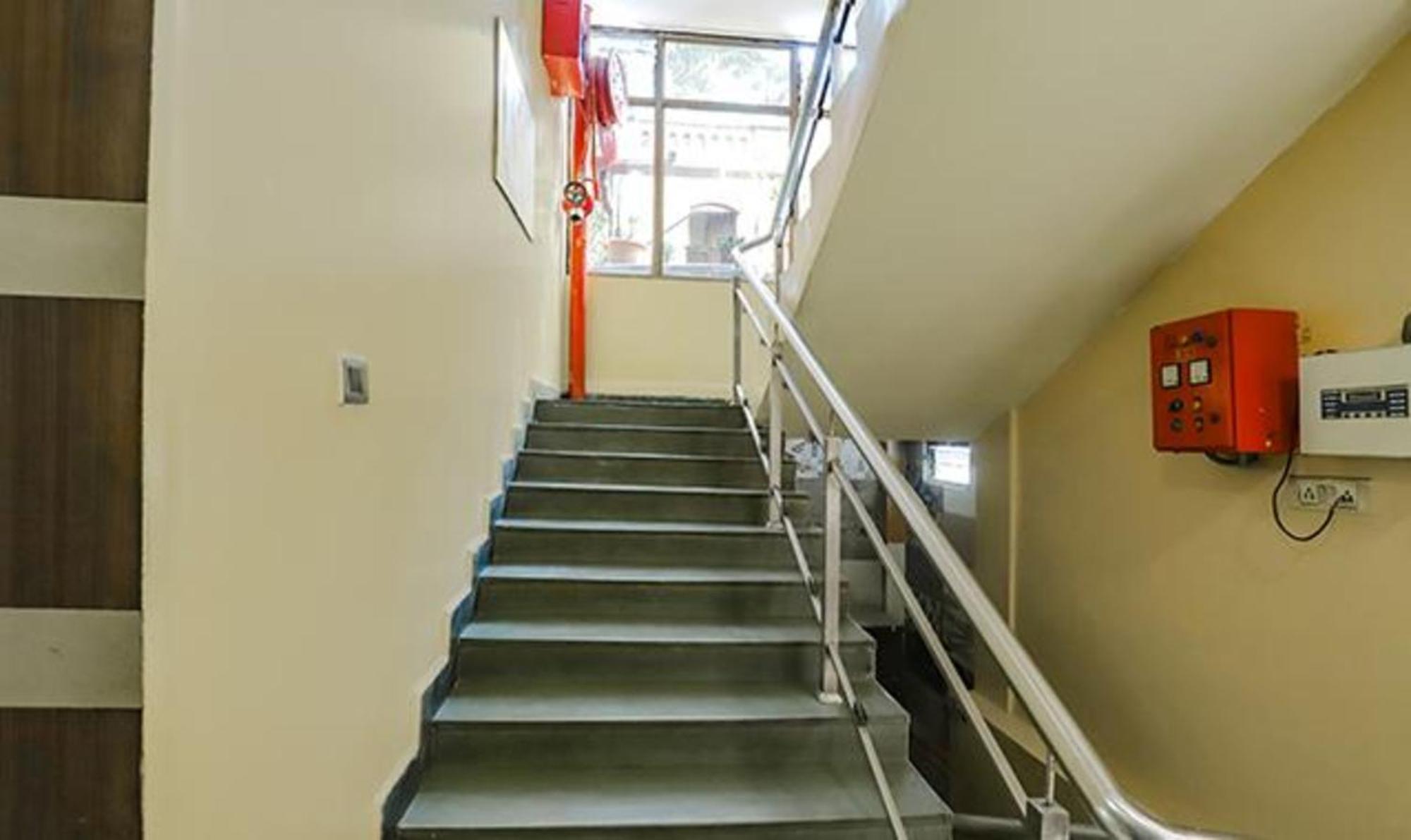 Fabhotel Parashar 3*