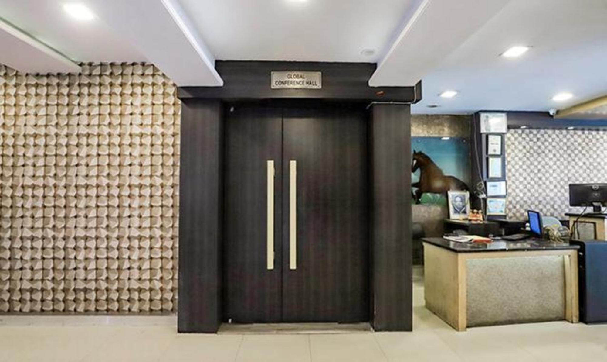 Fabhotel Parashar 3*