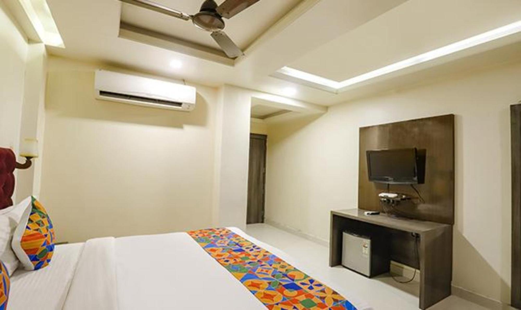Fabhotel Parashar