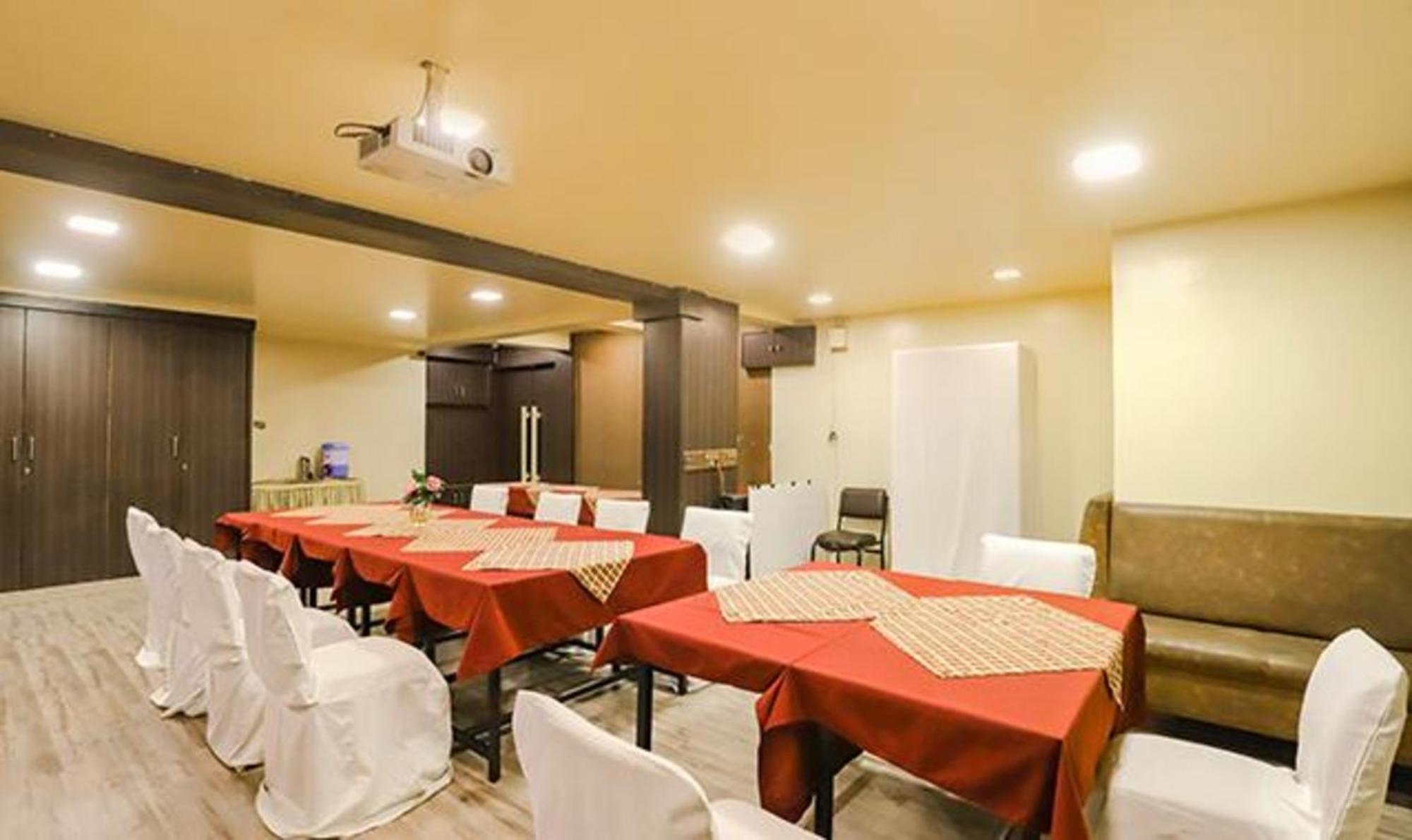 Hotel Fabhotel Parashar