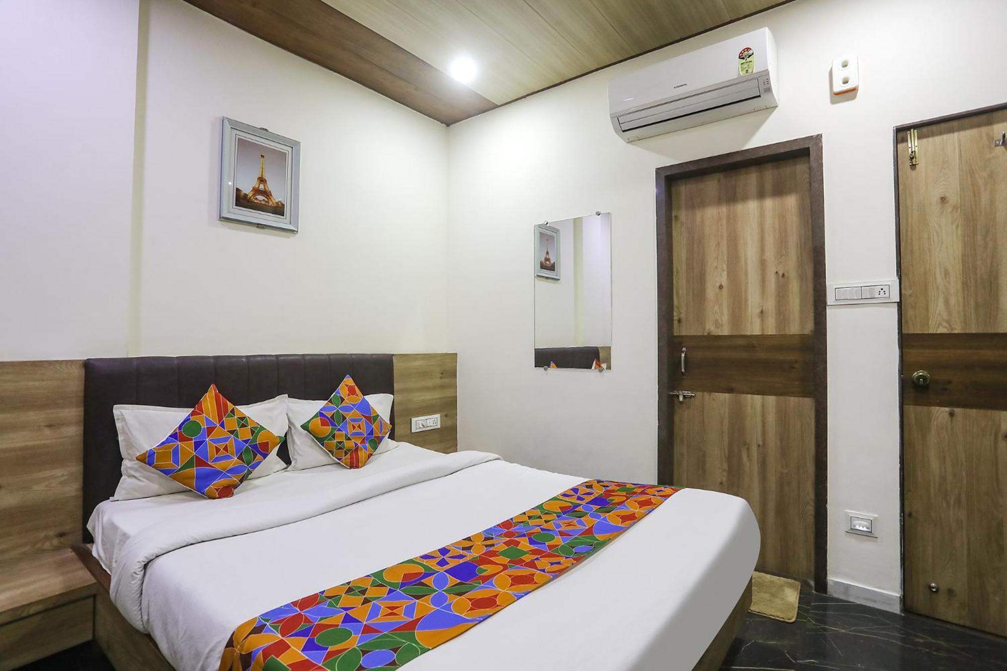 Fabhotel Vedanta - Nr Sitabudli Hotel 3*