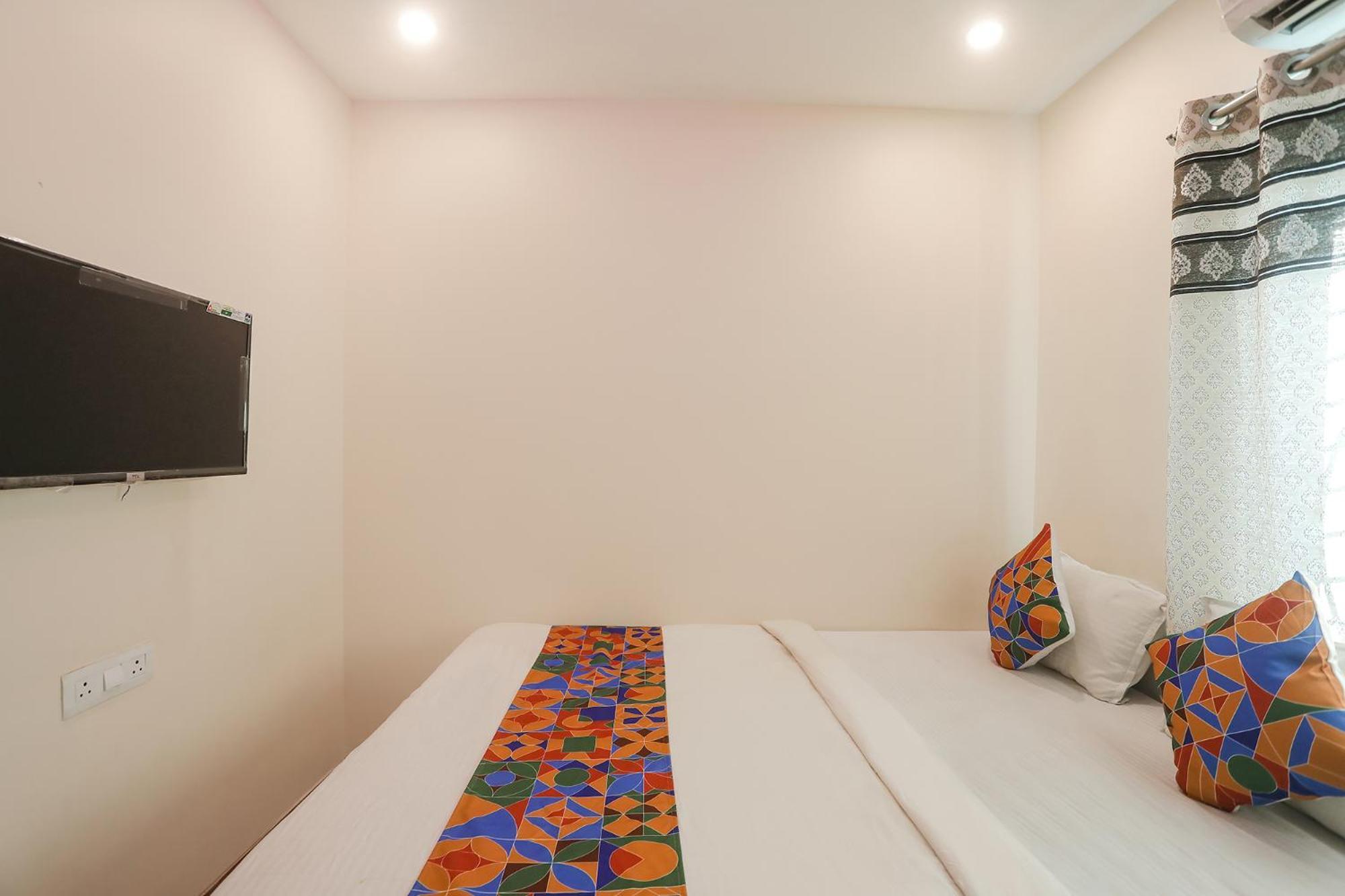 Hotel Fabexpress Shivas