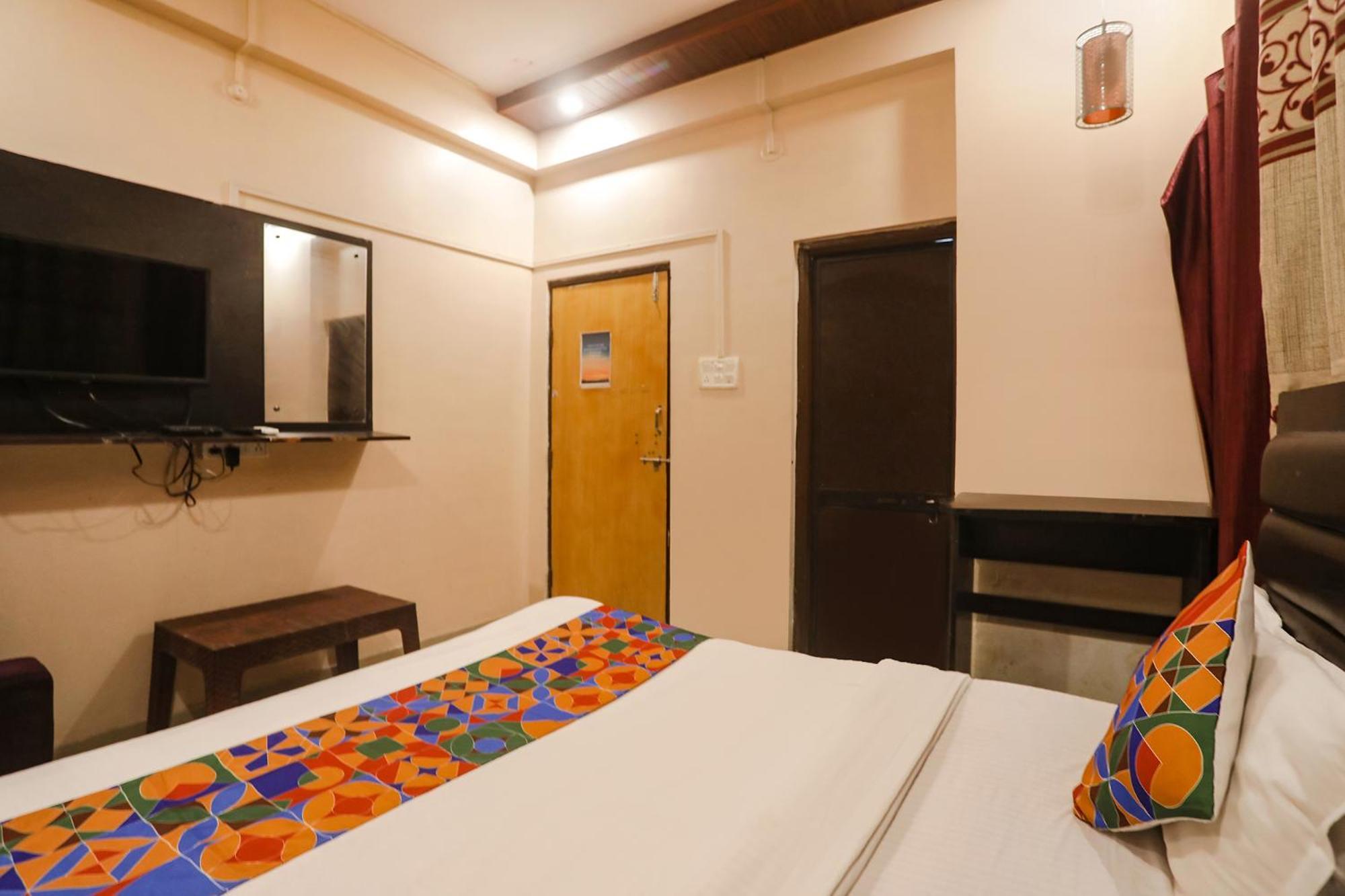 Fabhotel Happy
