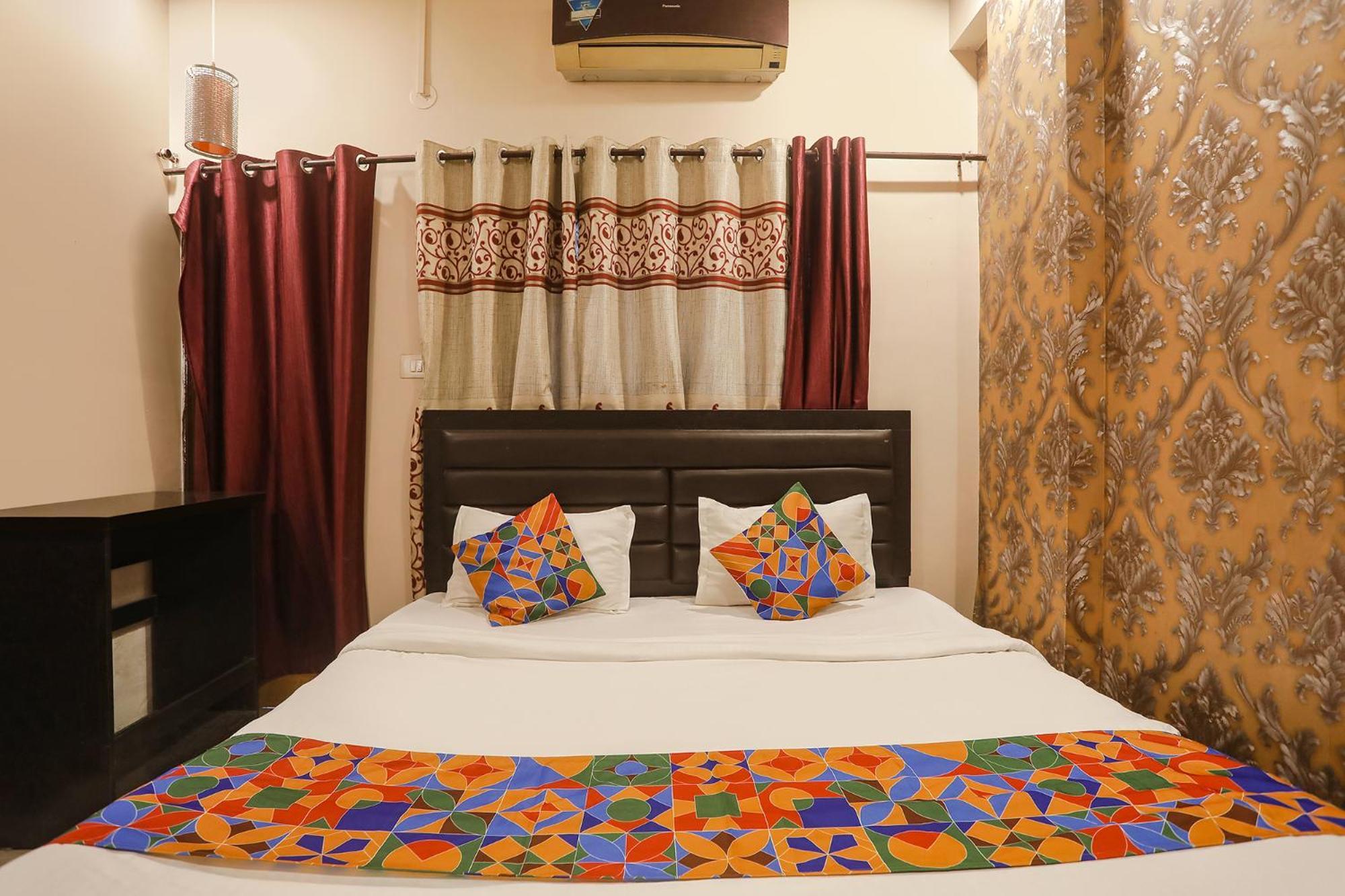 Fabhotel Happy