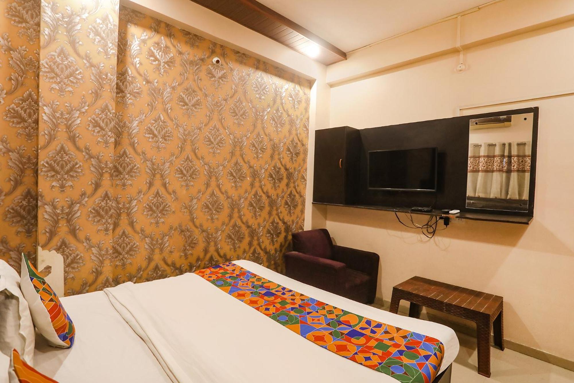 Fabhotel Happy Hotel