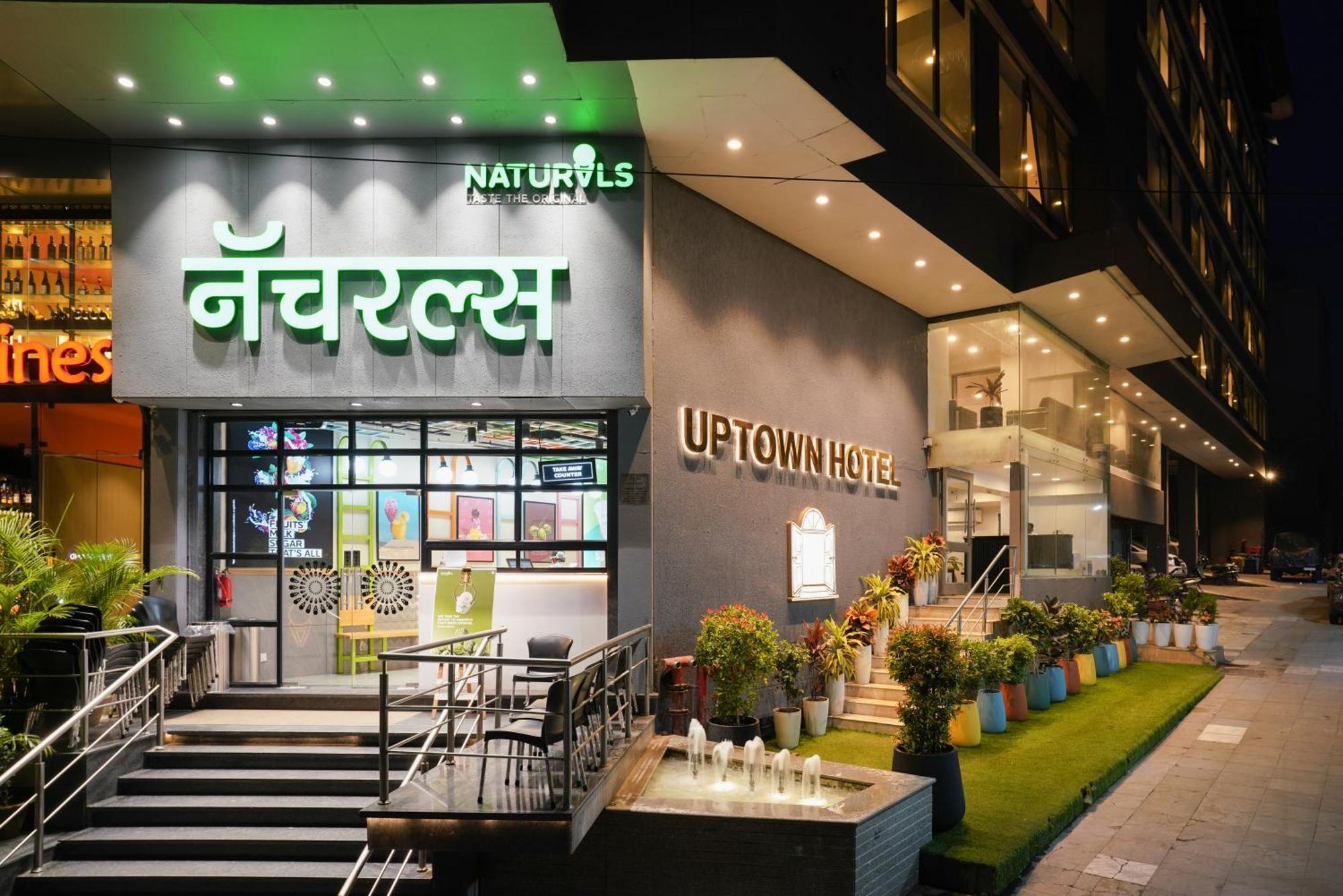 Uptown 3*