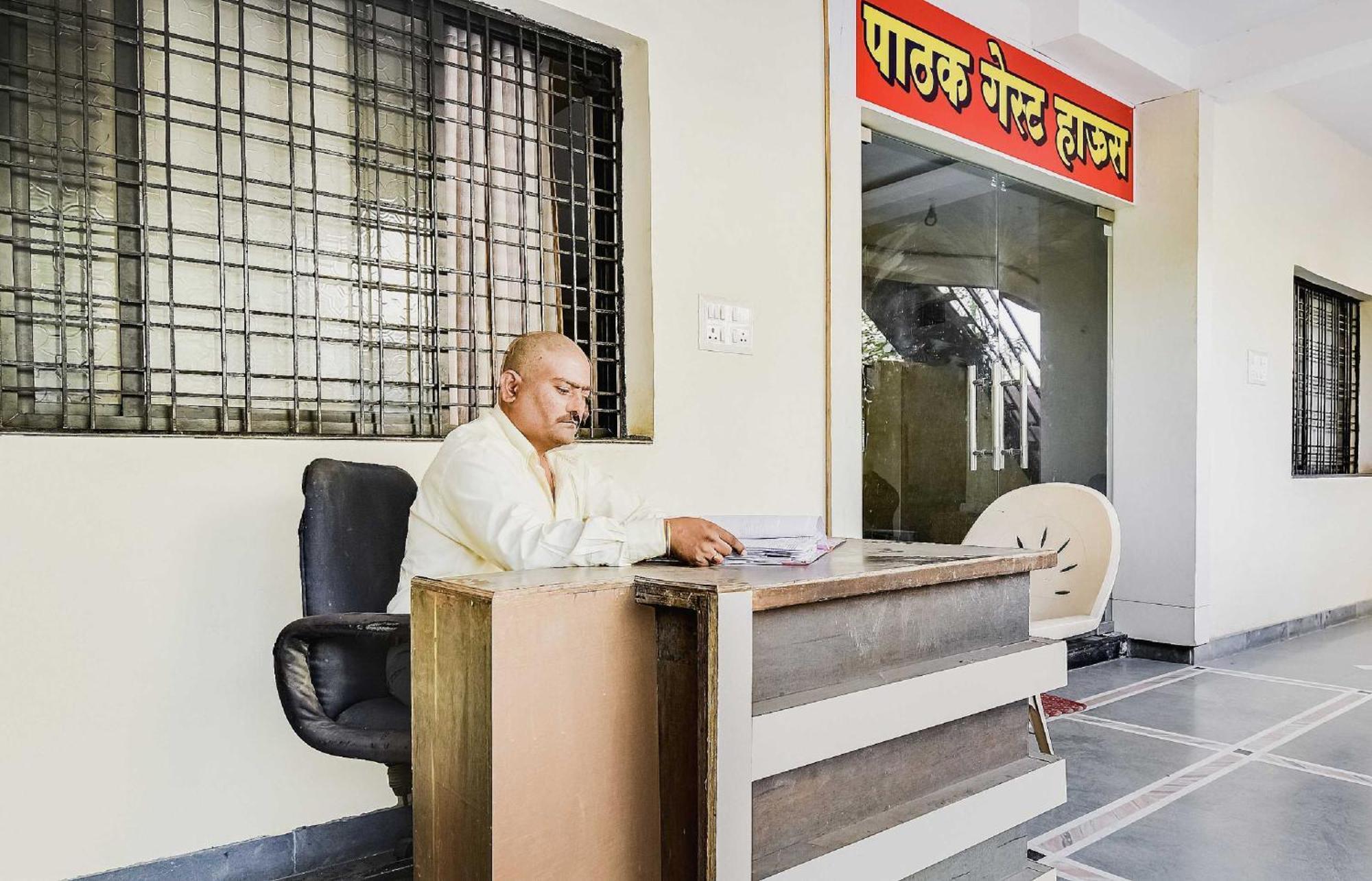 Oyo Pathak Hotel