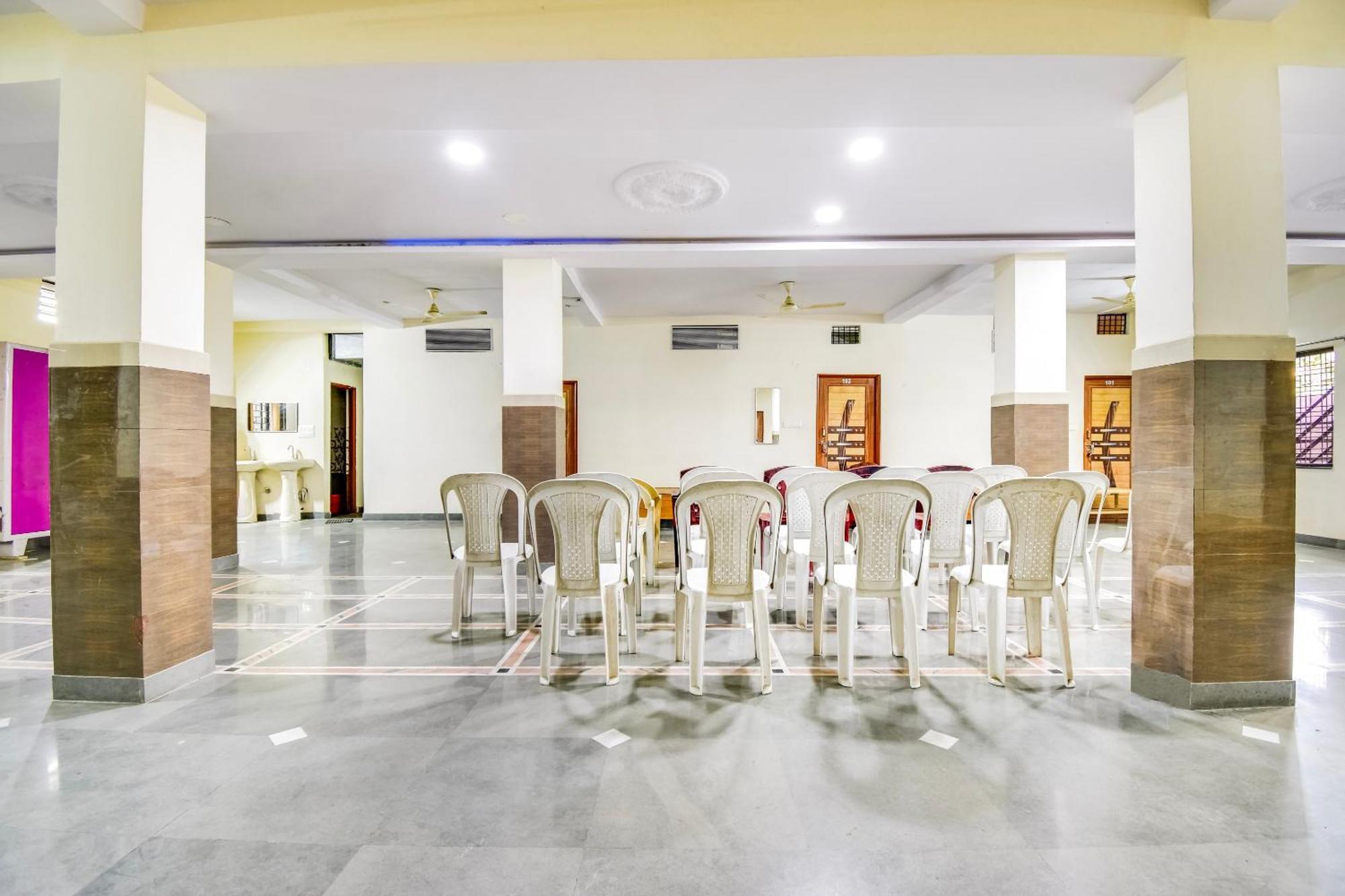 Hotel Oyo Pathak 3*
