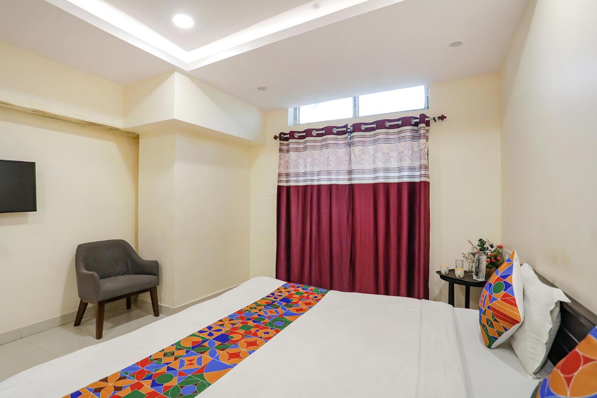 Hotel Fabexpress Girija 3*
