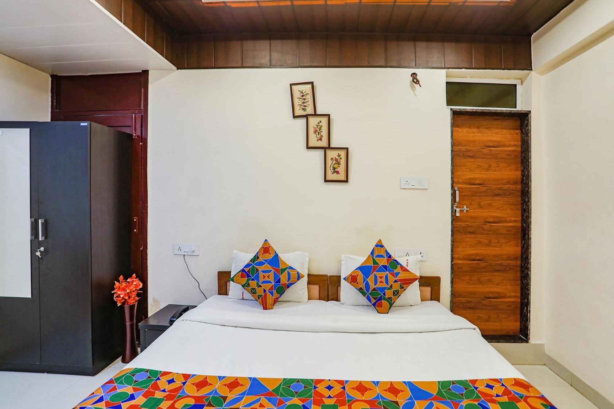 Hotel Fabexpress Girija 3*
