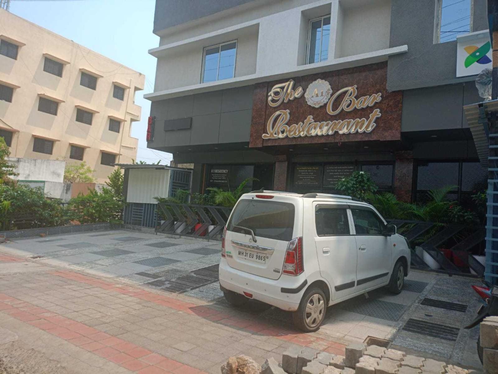 Hotel Treebo A1 Residency, Hingna T Point Nagpur