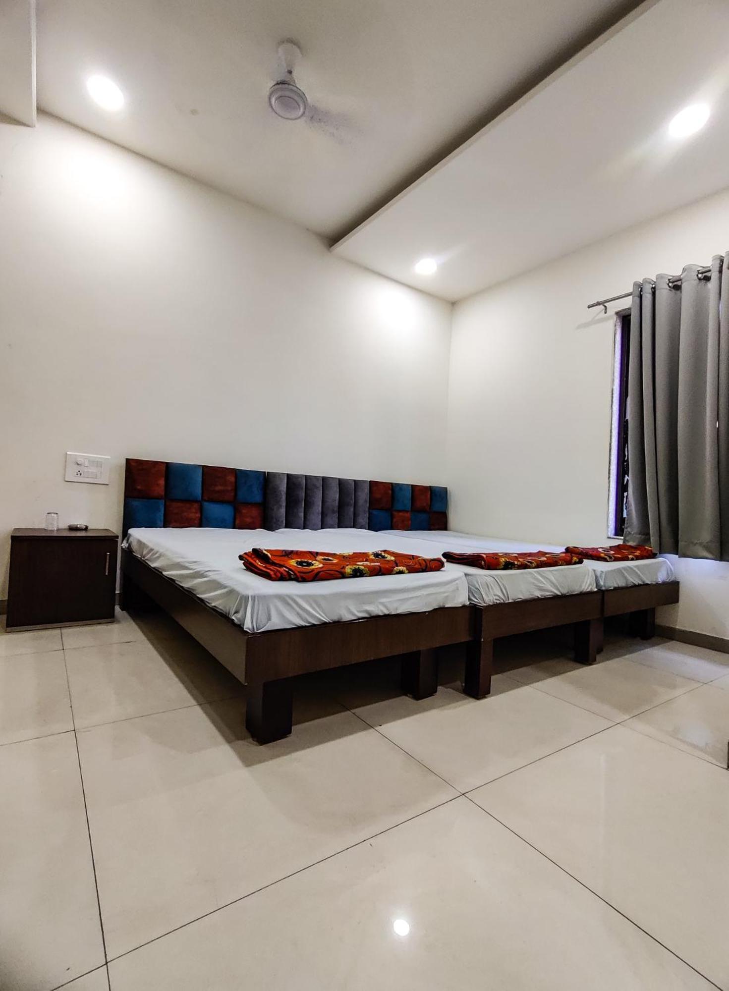 Hotel Basera Ac & *