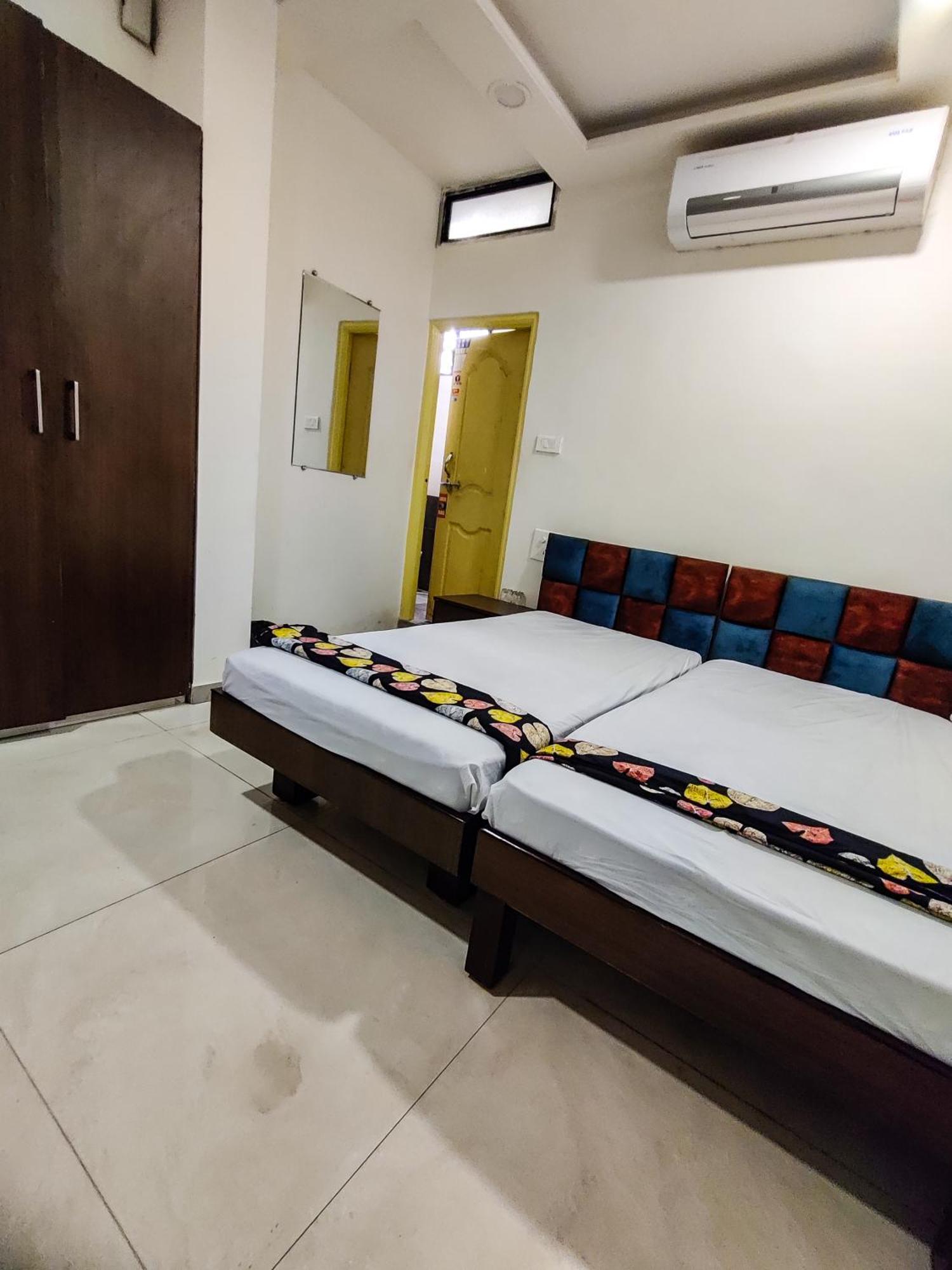 Basera Ac & Hotel *