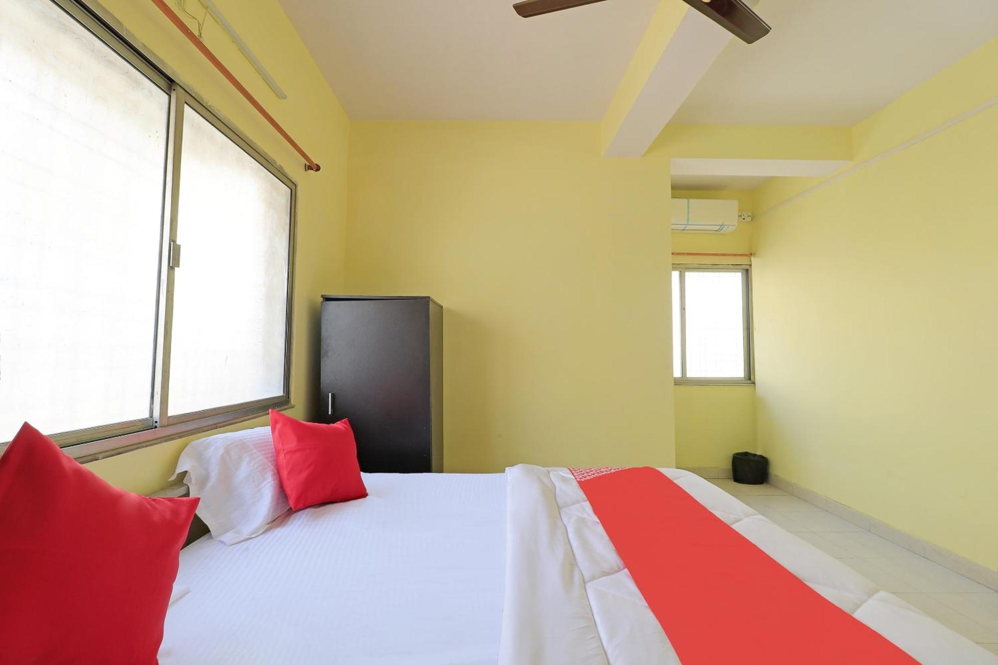 Oyo Renuka Complex 3*