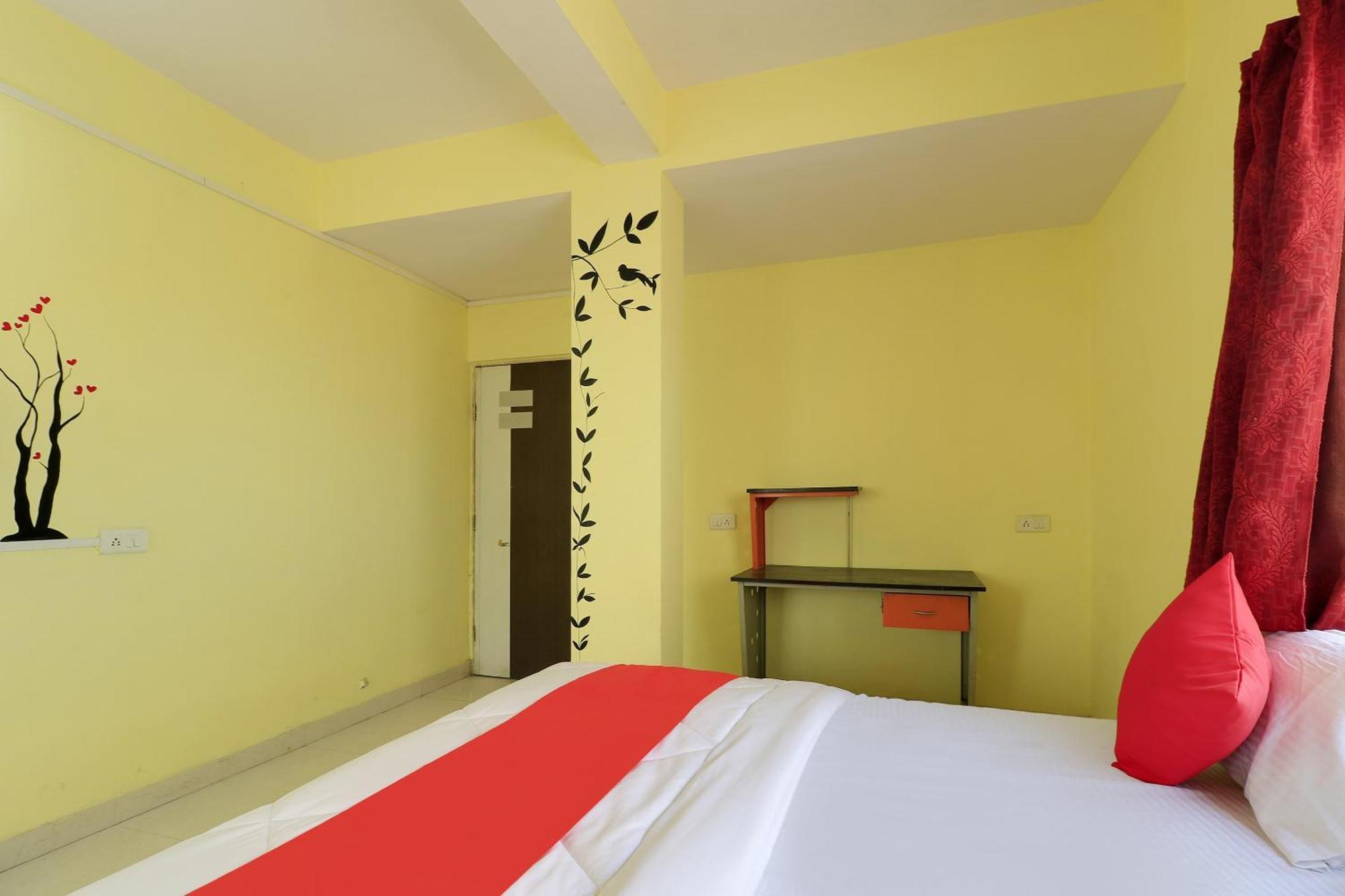 Oyo Renuka Complex 3*