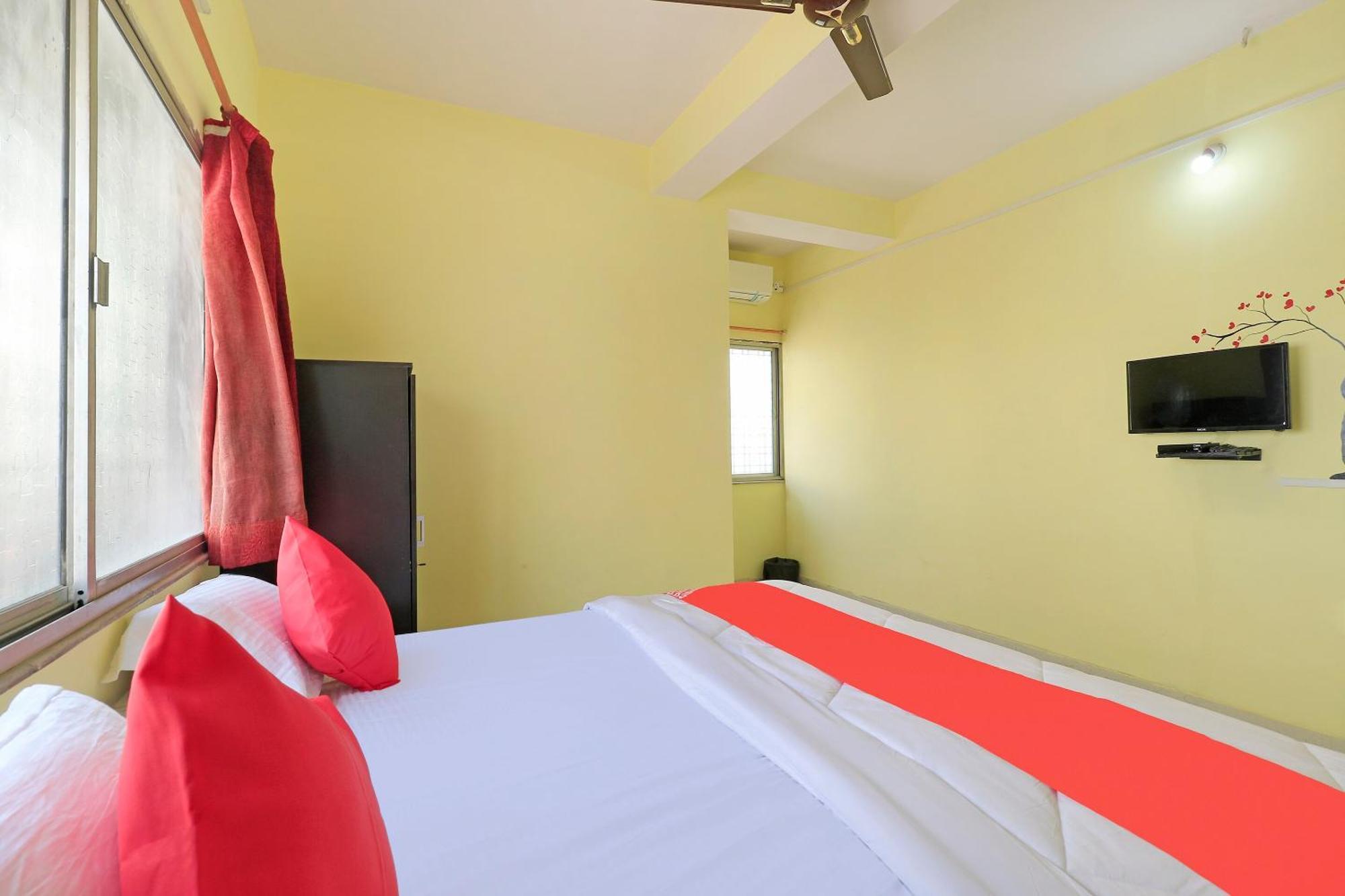 Oyo Renuka Complex 3*