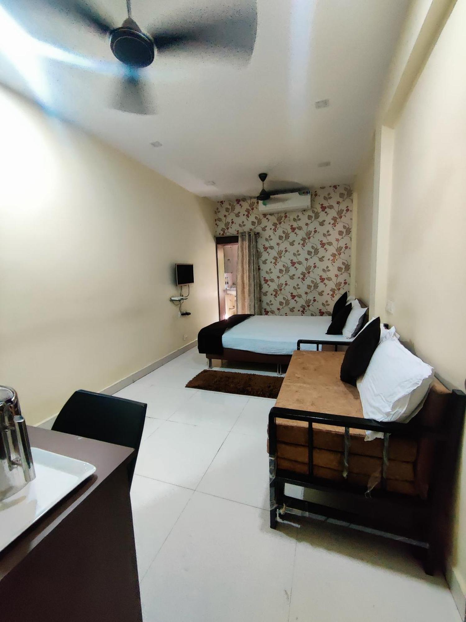 Gulmohar - By Mansi Service Guest house *