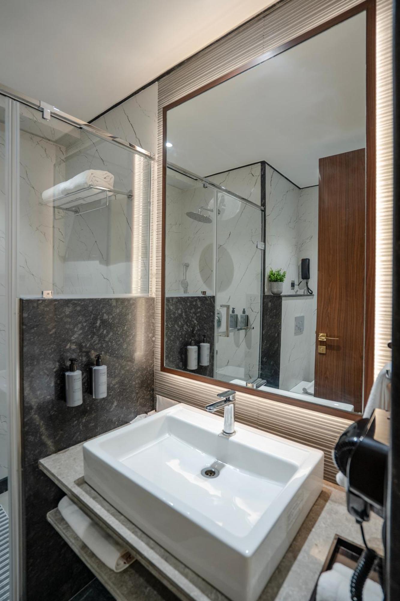 M2 Square By Monday Premium Hotel Nagpur