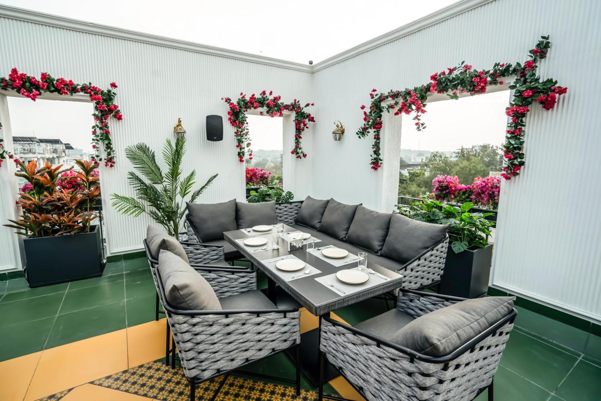 Hotel M2 Square By Monday Premium