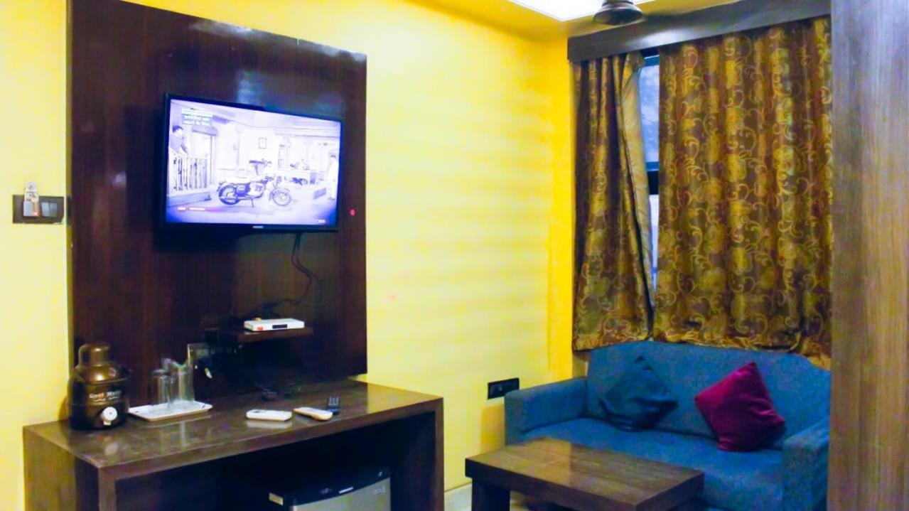 Parashar Check Hotel