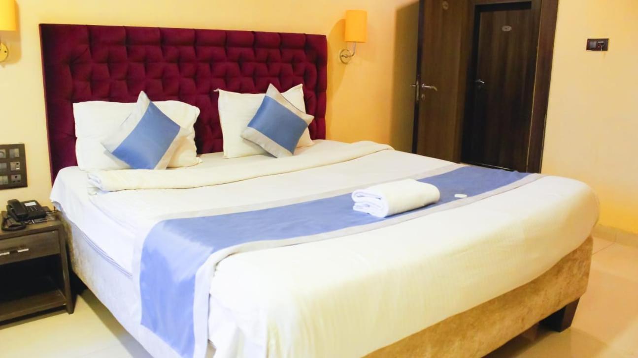 Parashar Check Hotel 2*