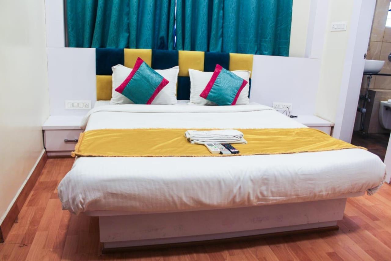 Hotel Parashar Check