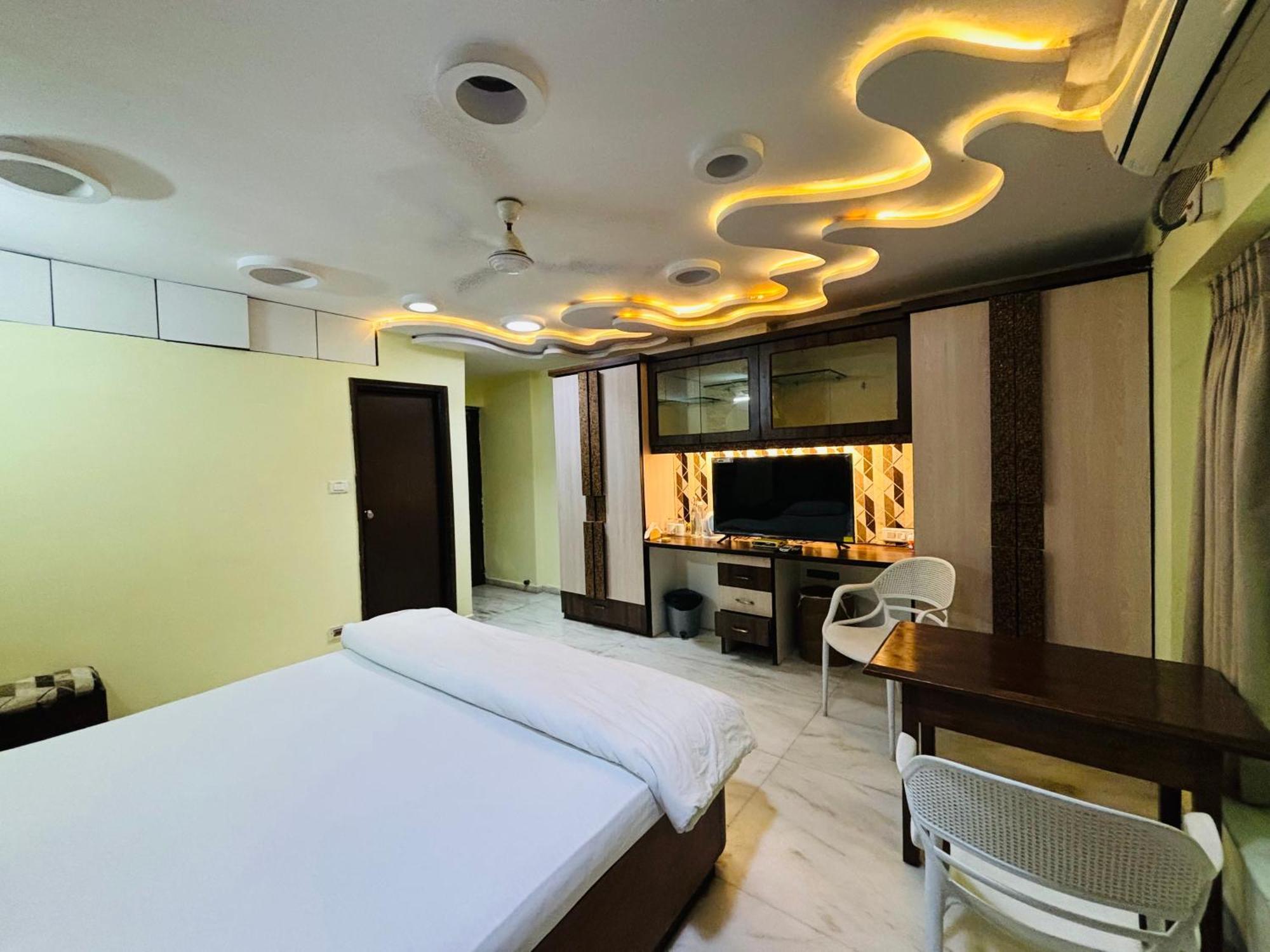 Royal Palms Luxury Service Hotel 3*