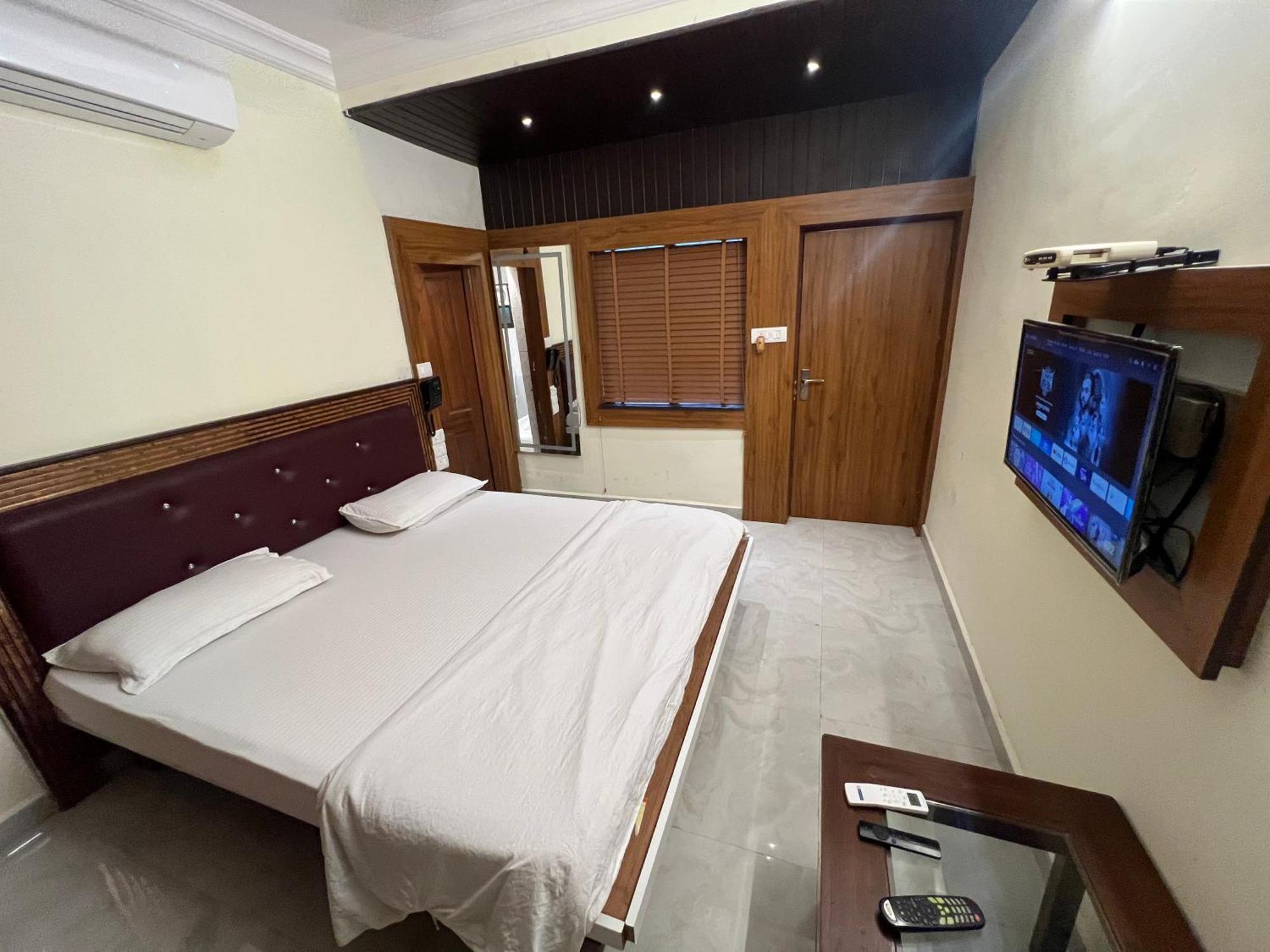 Royal Palms Luxury Service Hotel Nagpur