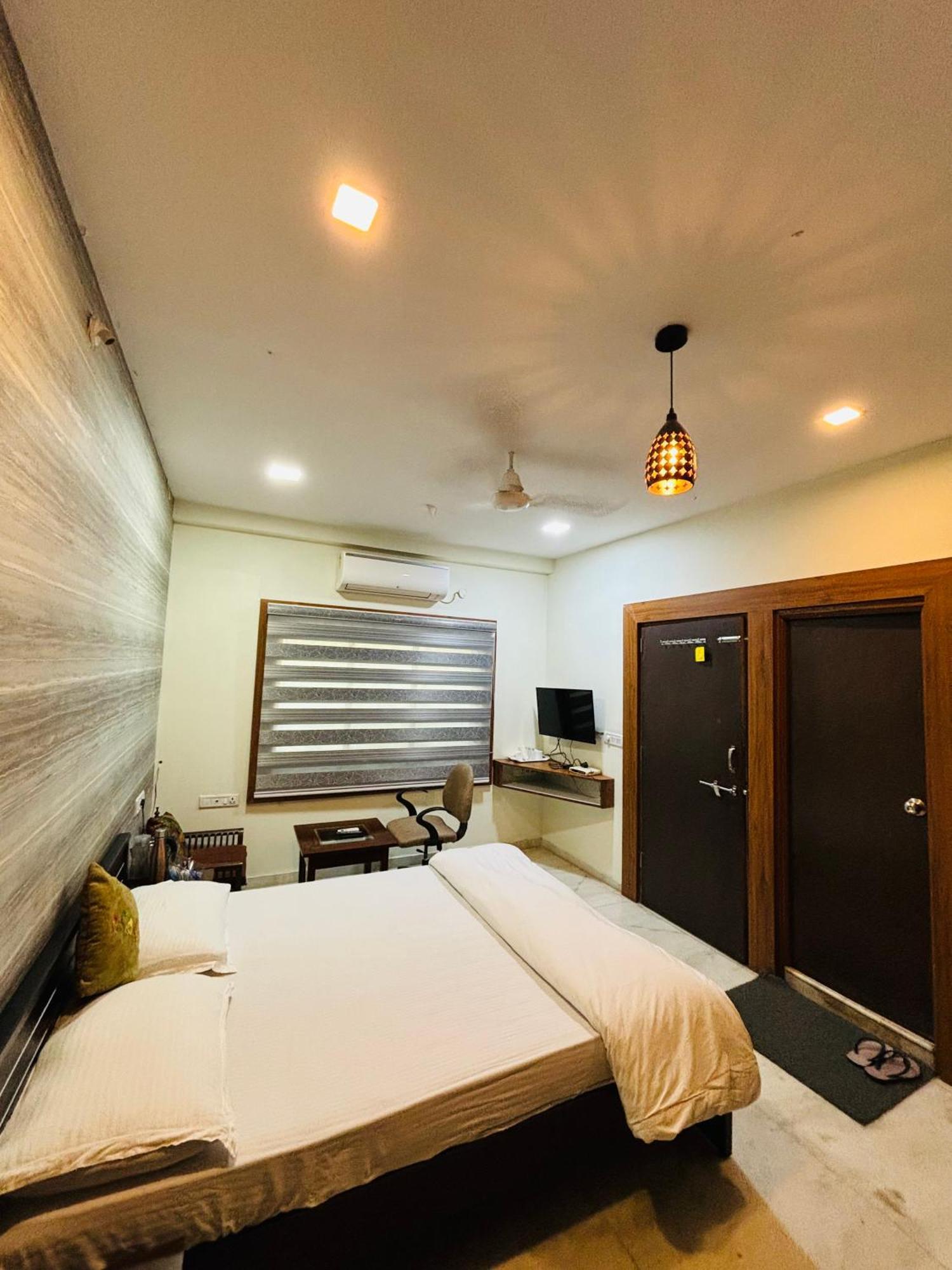 Hotel Royal Palms Luxury Service Nagpur
