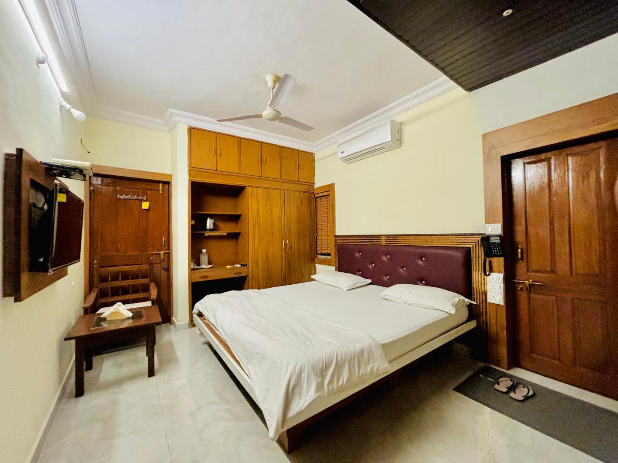 Hotel Royal Palms Luxury Service