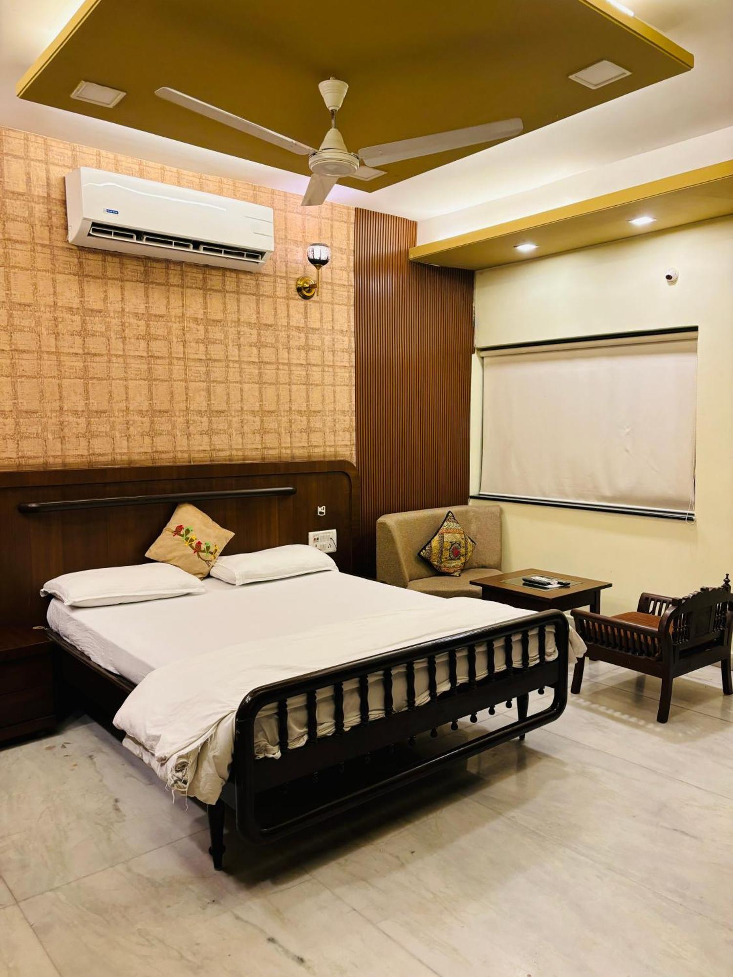 Hotel Royal Palms Luxury Service