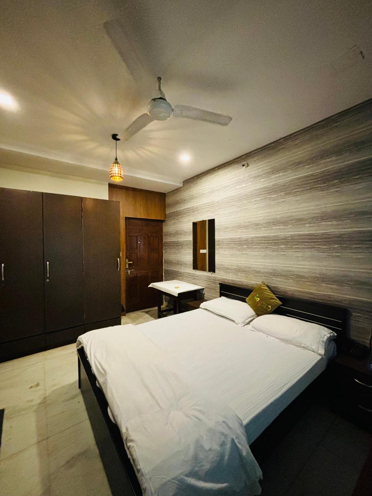 Royal Palms Luxury Service Hotel