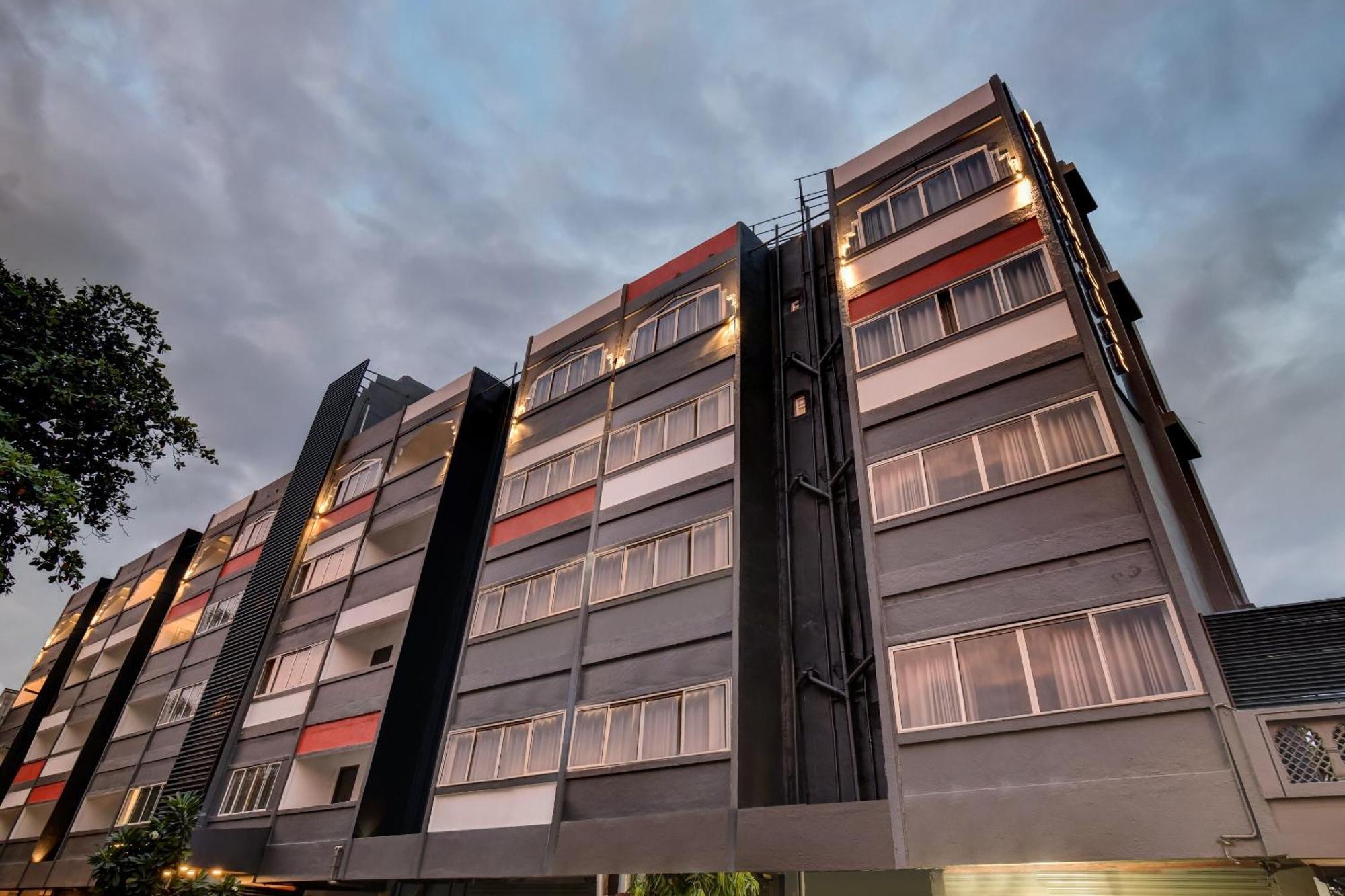 Townhouse Century Hotel 4*