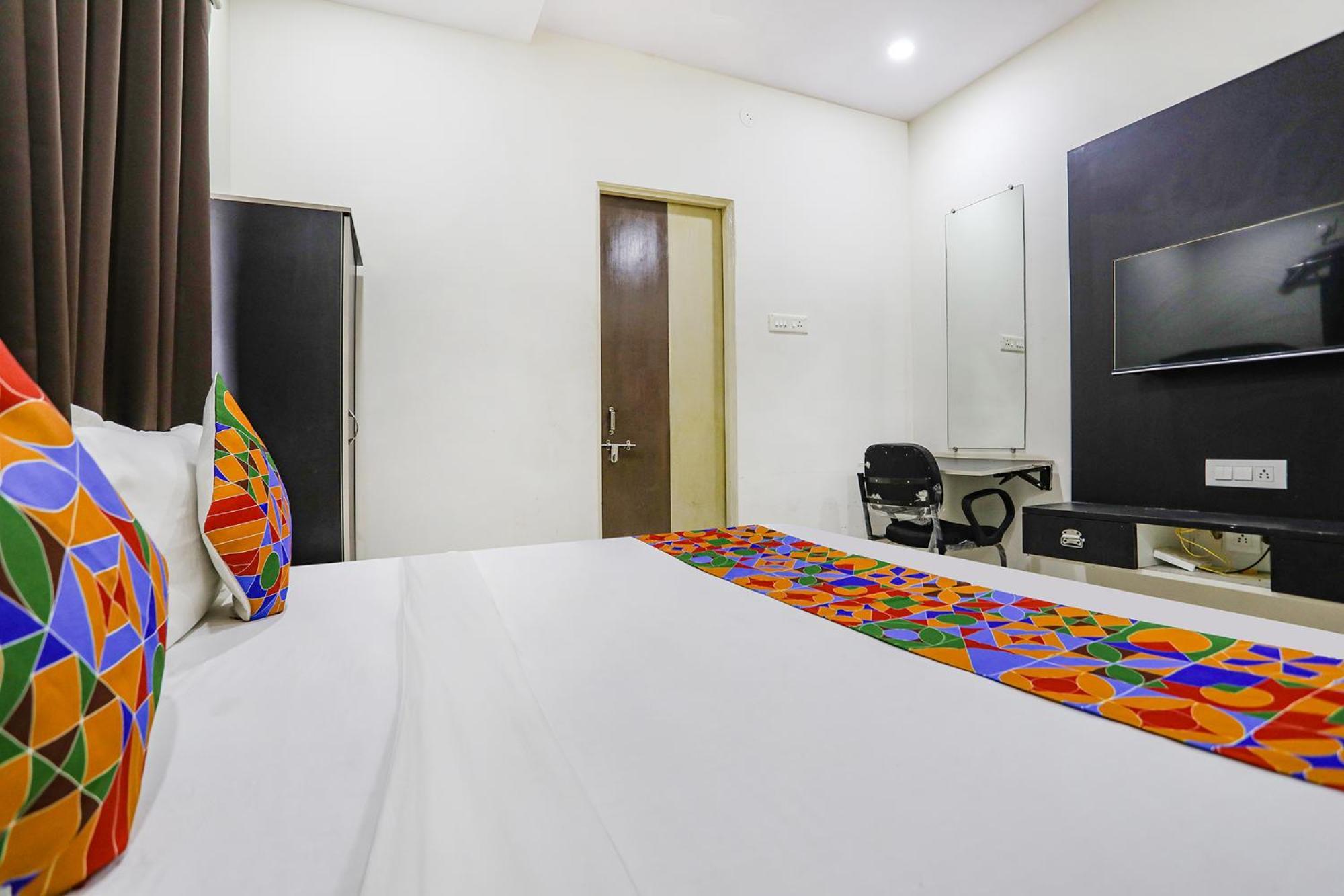 Fabhotel New Shraddha - Nr Airport Colony 3*
