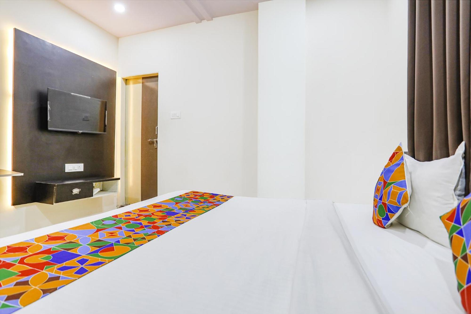 Fabhotel New Shraddha - Nr Airport Colony Hotel 3*