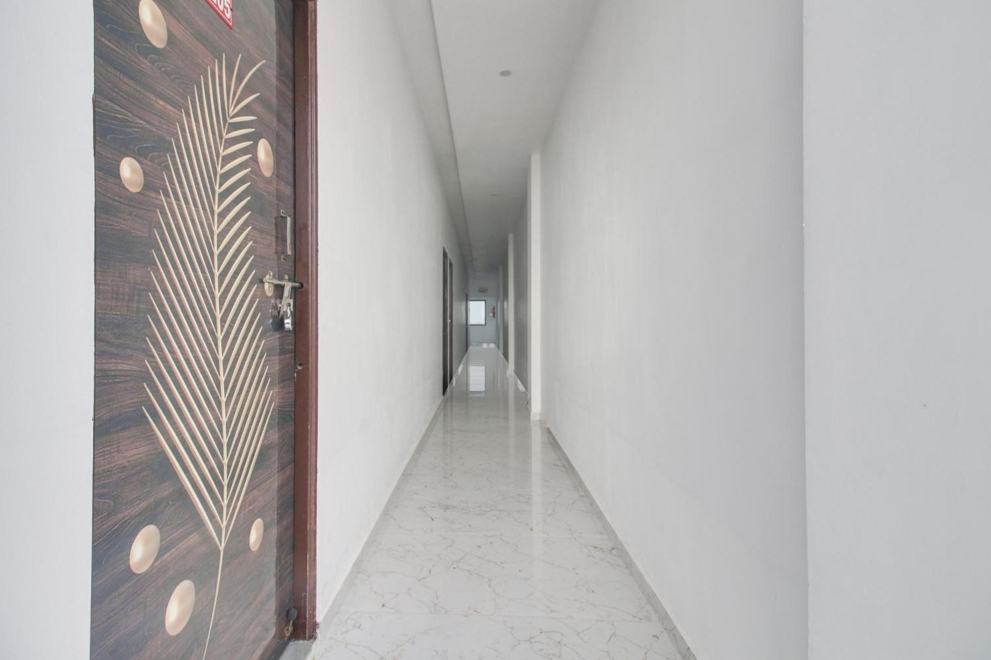 Hotel O Ashoka 4*