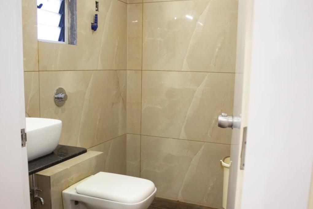 Parashar Check Hotel