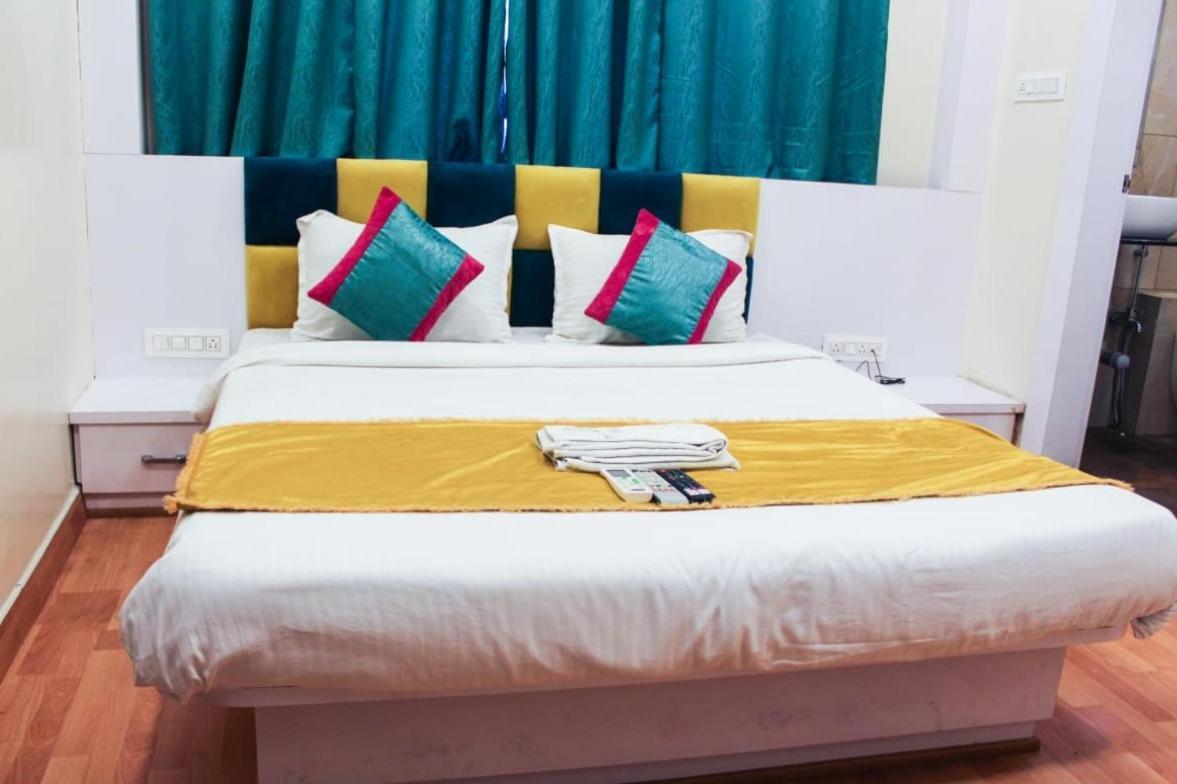 Hotel Parashar Check 2*