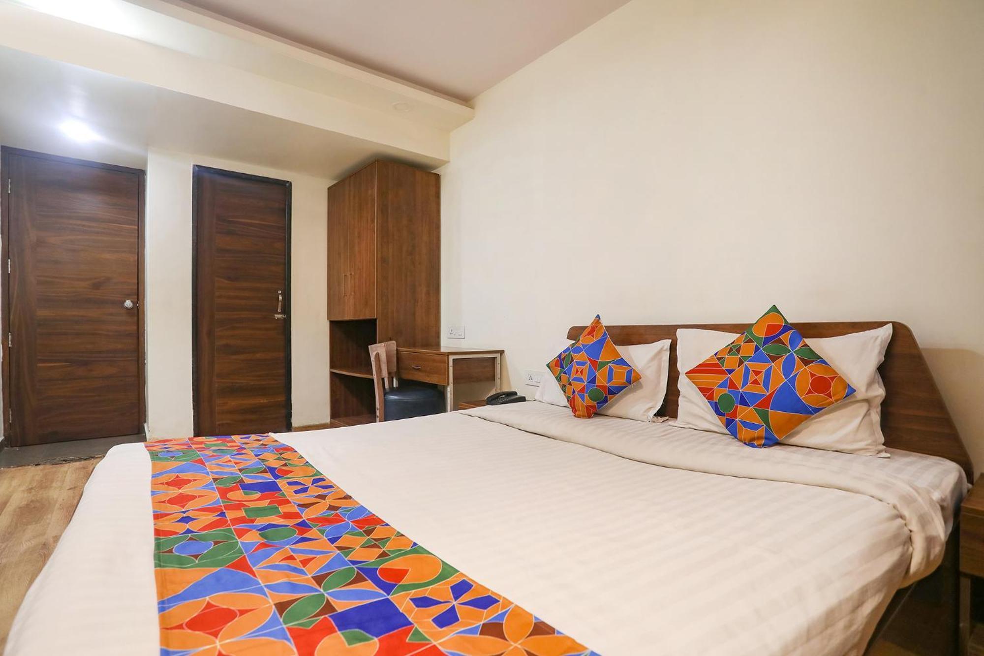 Fabhotel Dua Continental Hotel