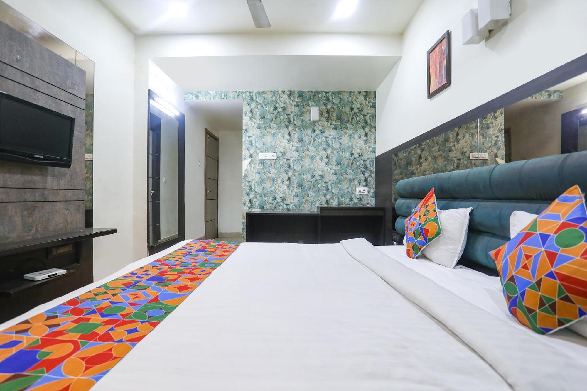 Fabhotel Dua Continental Hotel 3*