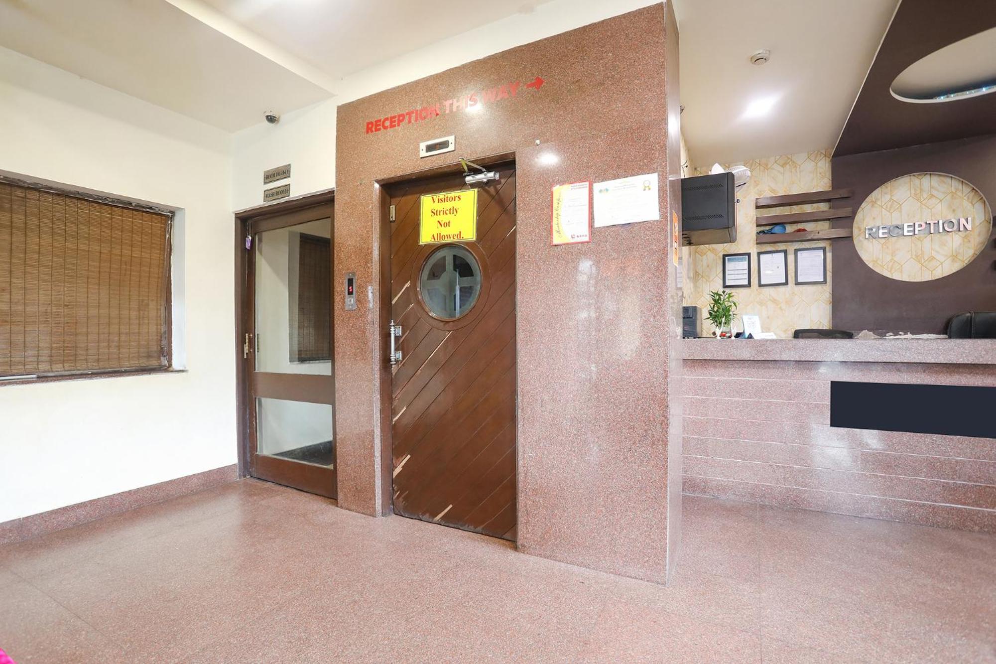 Hotel Fabhotel Dua Continental