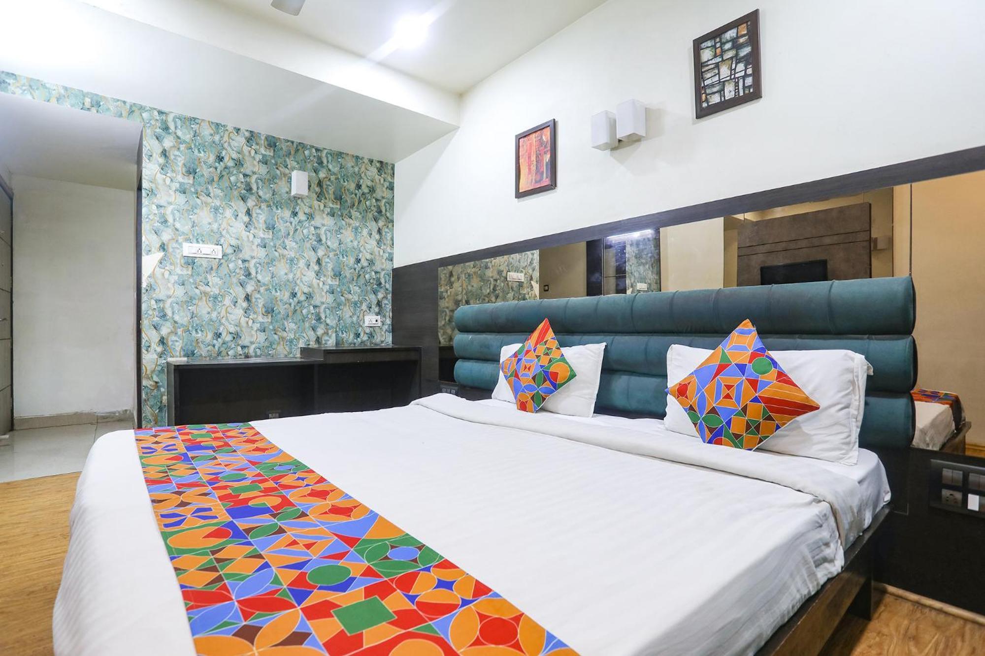 Fabhotel Dua Continental 3*