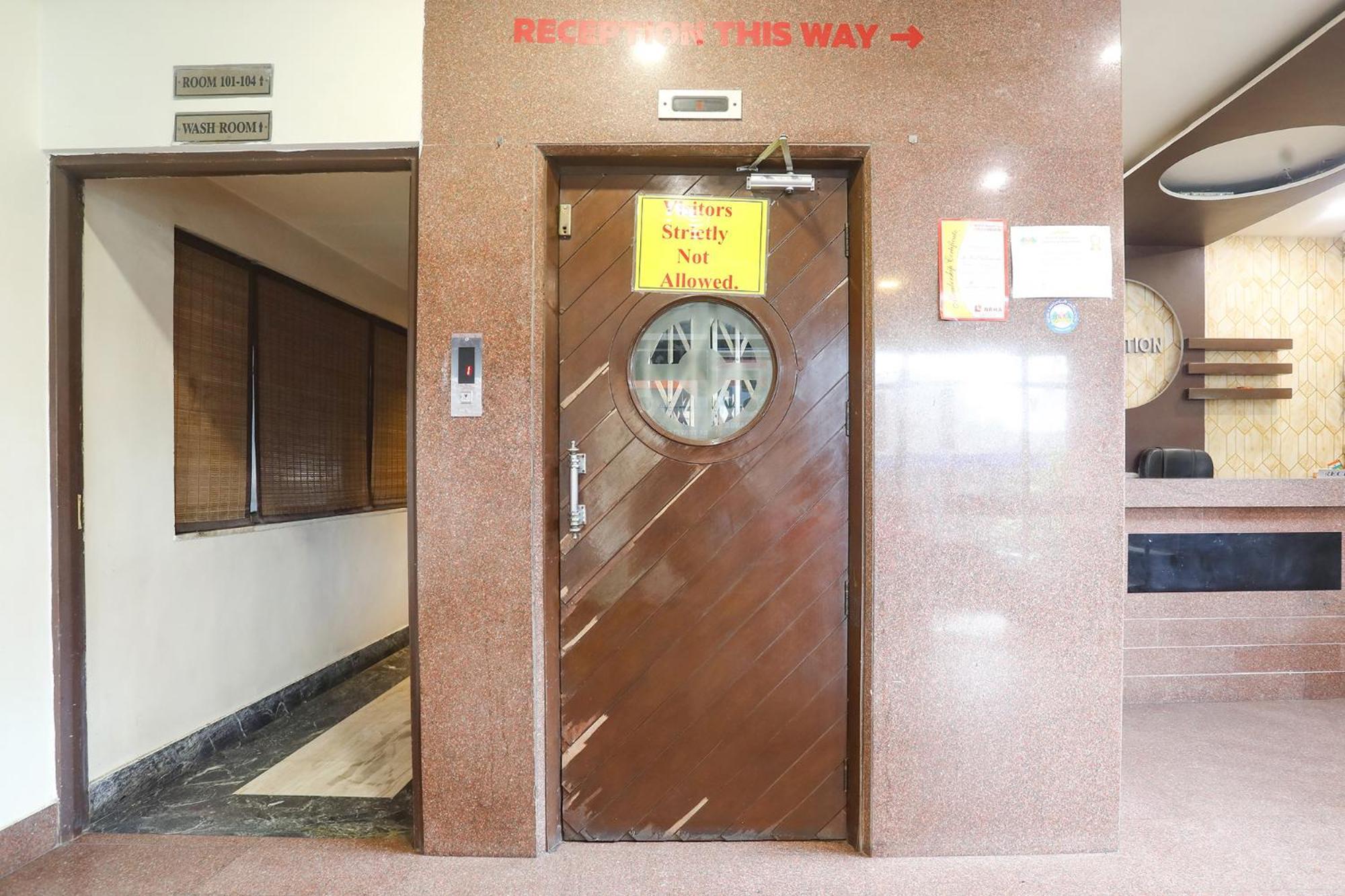 Fabhotel Dua Continental