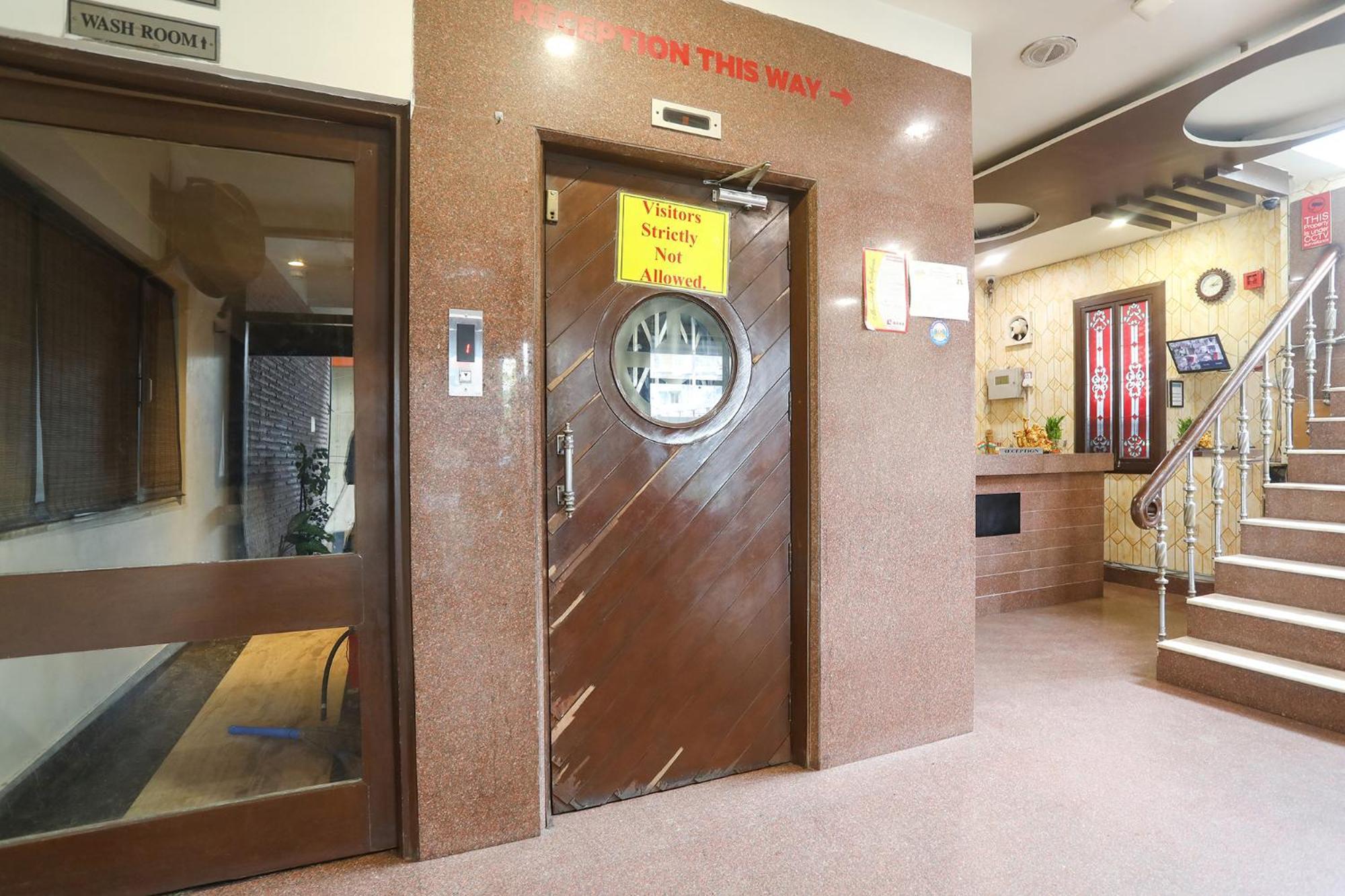 Fabhotel Dua Continental Hotel