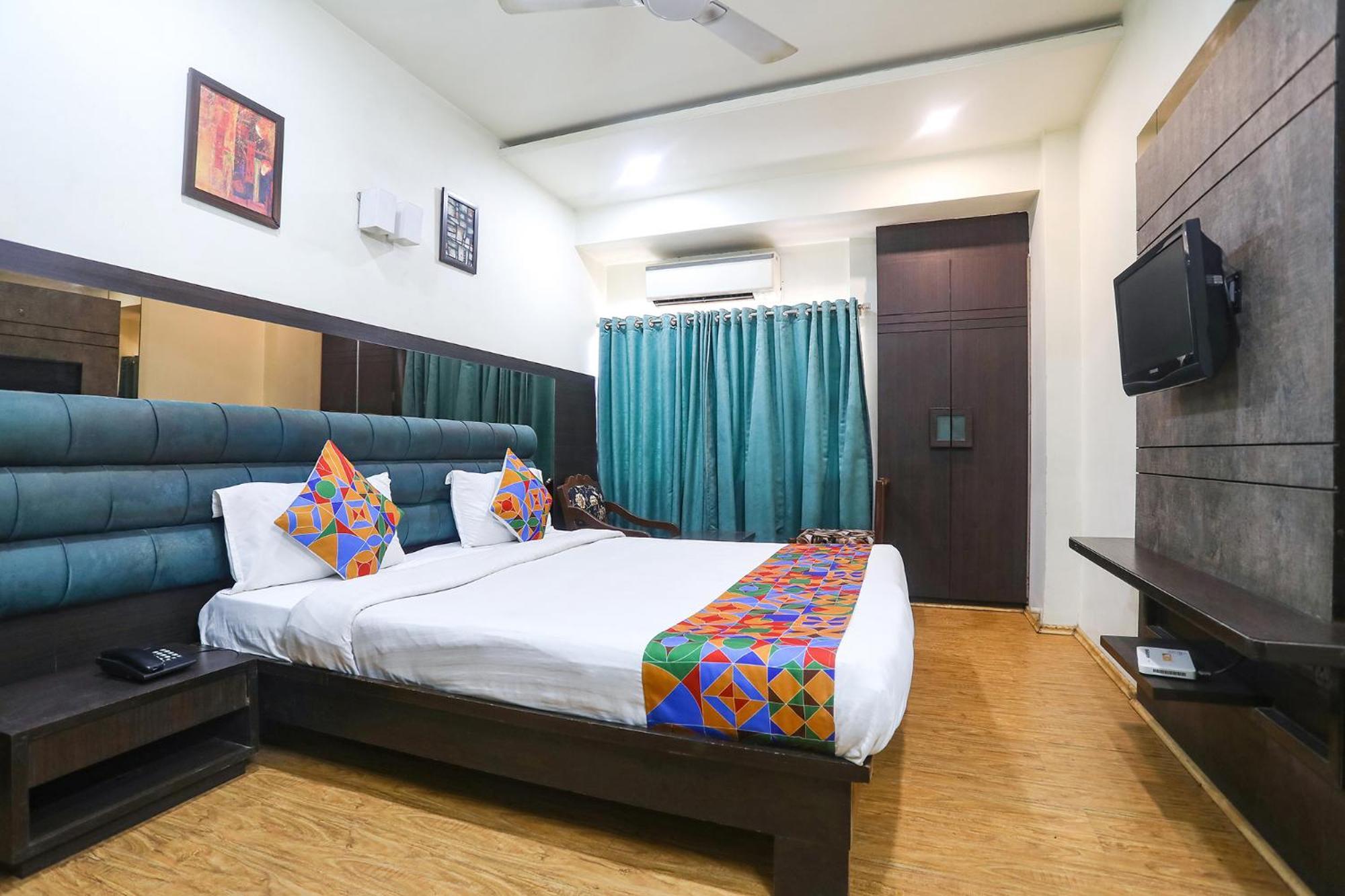 Hotel Fabhotel Dua Continental