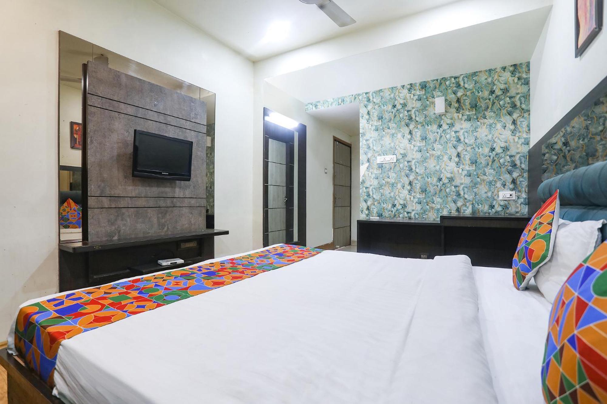 Fabhotel Dua Continental Hotel 3*