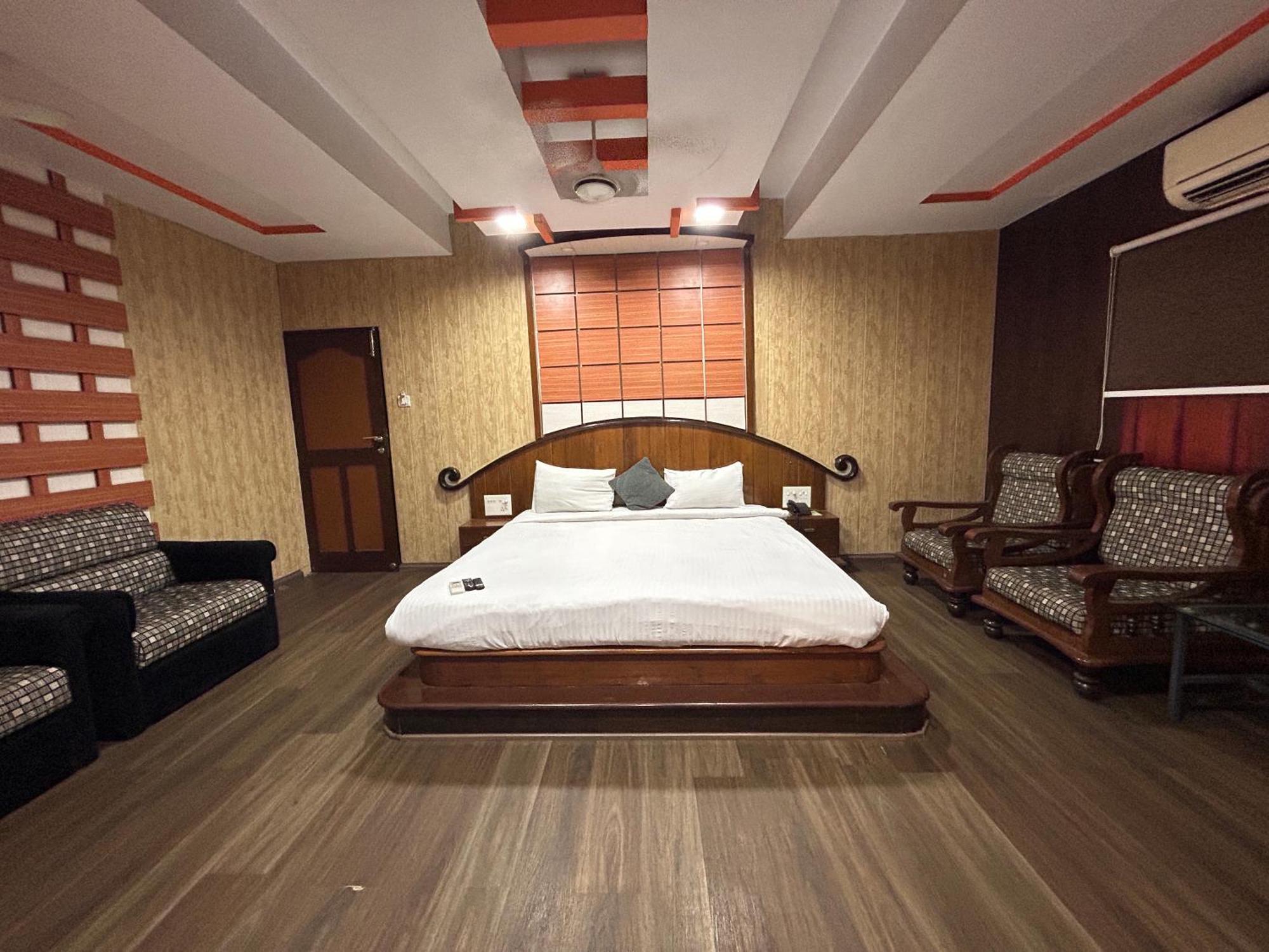 Swagstay Rahul Hotel 3*